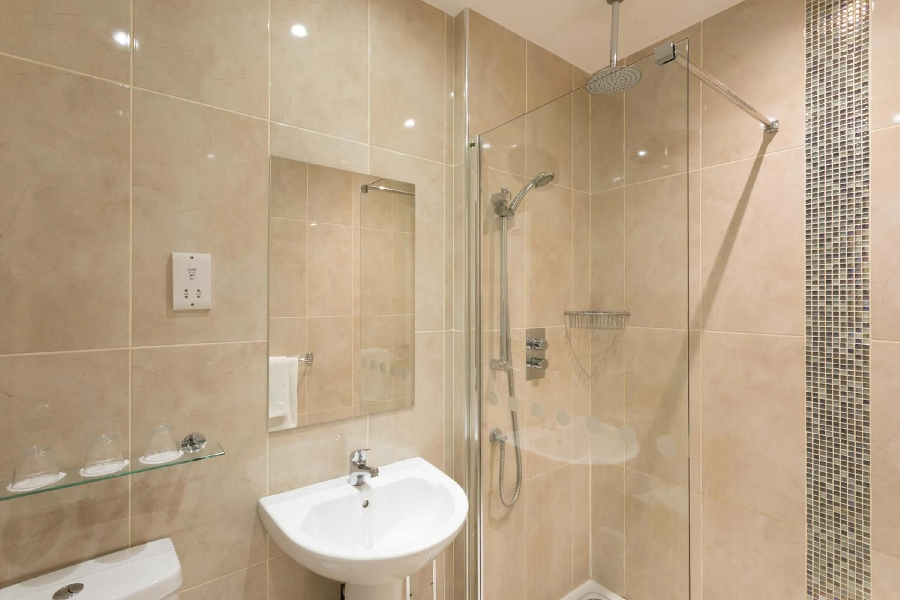 Shower in Park Inn by Radisson Shannon Airport