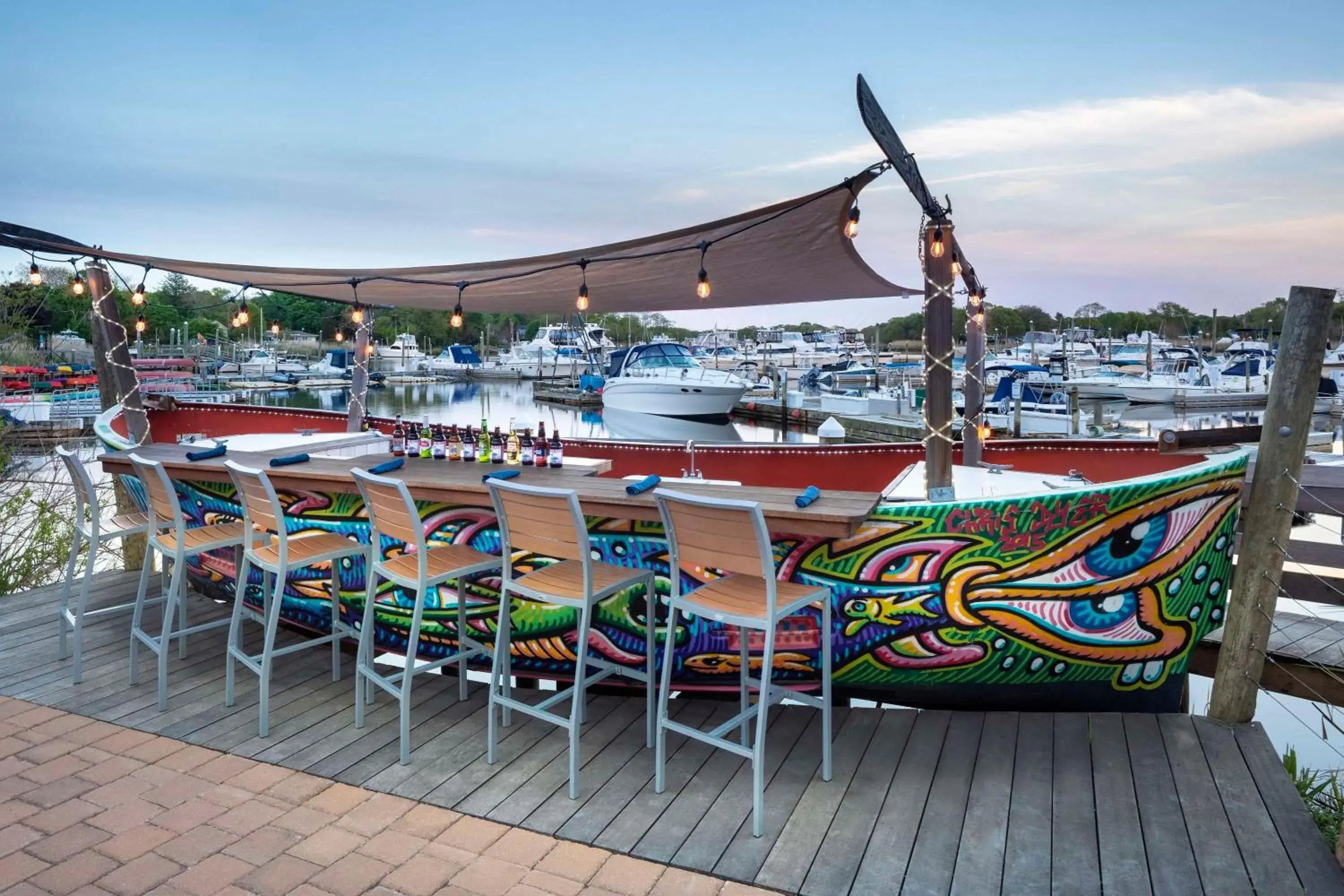 Lounge or bar in Hyatt Place Long Island East End Lounge or bar in Hyatt Place Long Island East End