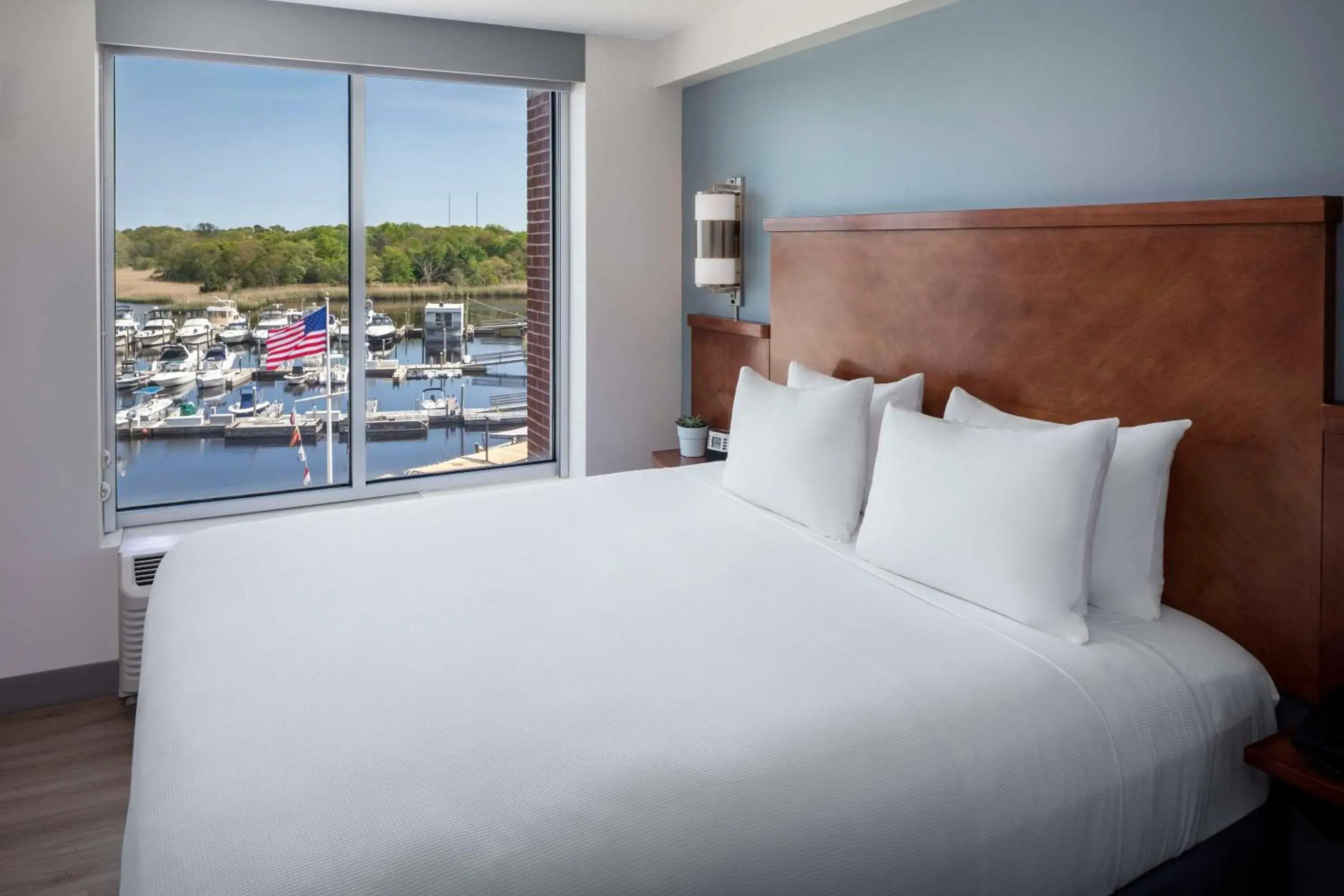 Bedroom, Bed in Hyatt Place Long Island East End Bedroom, Bed in Hyatt Place Long Island East End