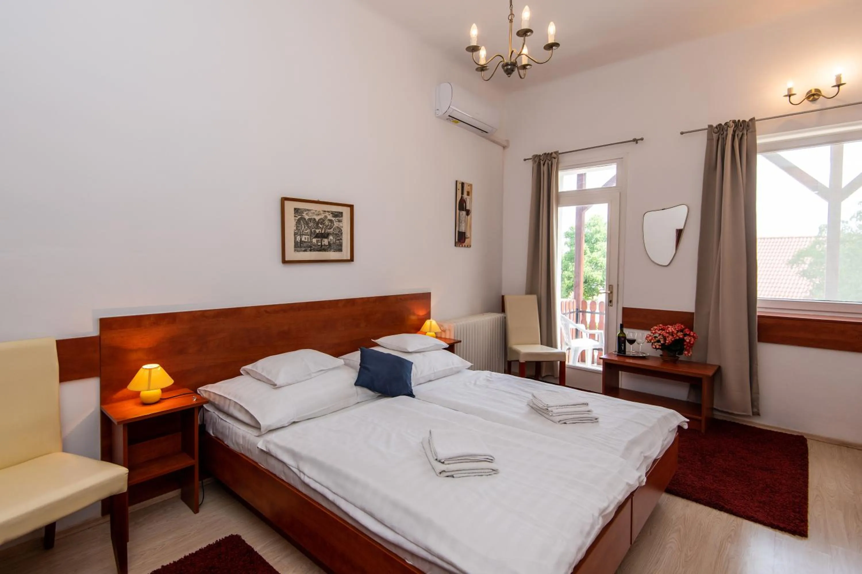 Property building, Bed in Fényes Vinorium