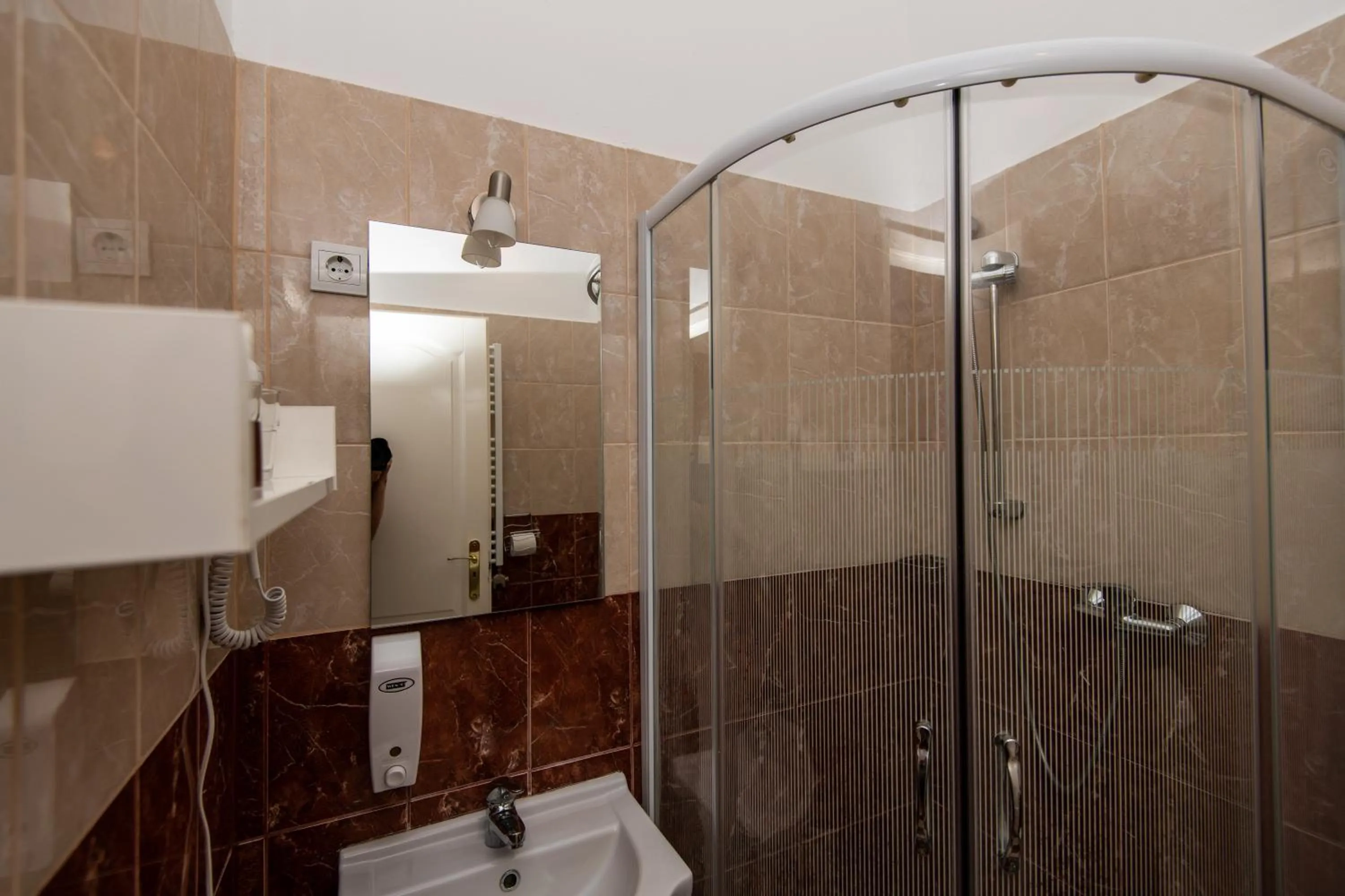 Property building in Fényes Vinorium