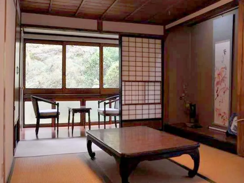 Photo of the whole room in Shokinkan