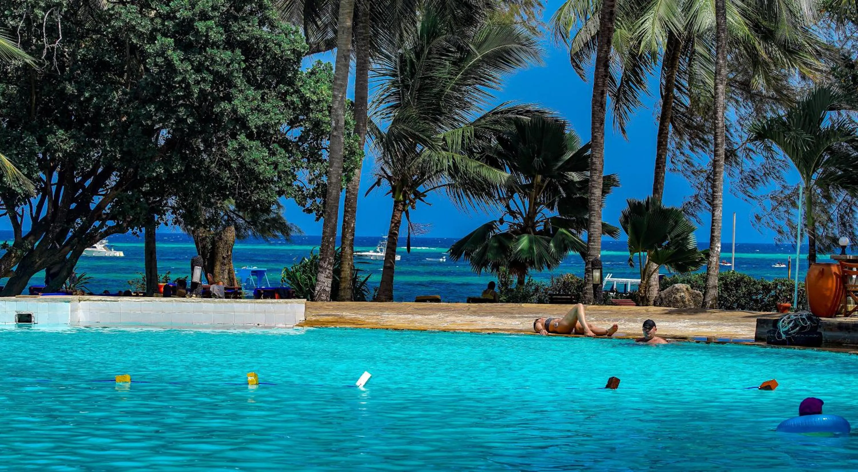 Swimming pool in Papillon Lagoon Reef Hotel