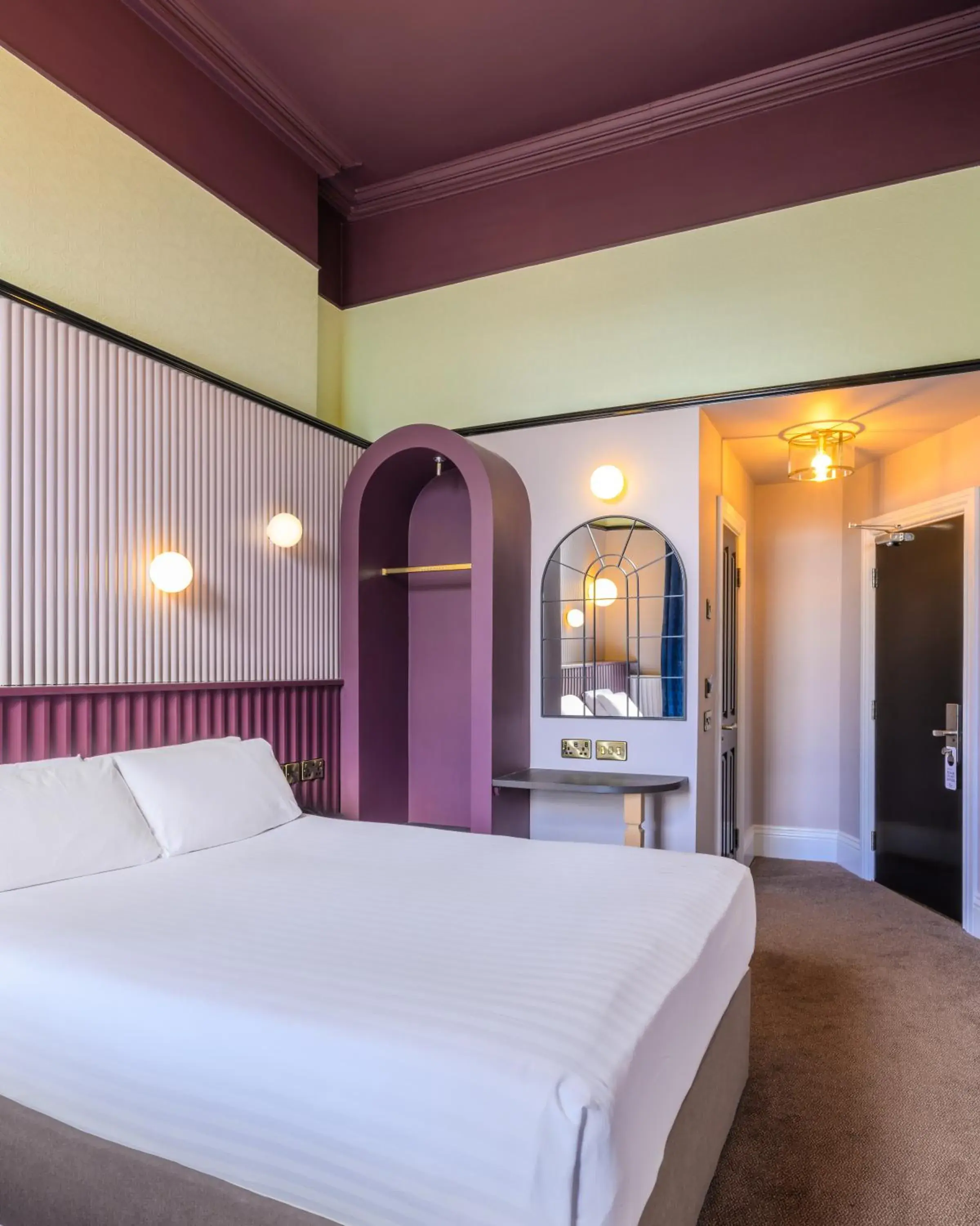 Photo of the whole room, Bed in Hotel St George by Nina Photo of the whole room, Bed in Hotel St George by Nina