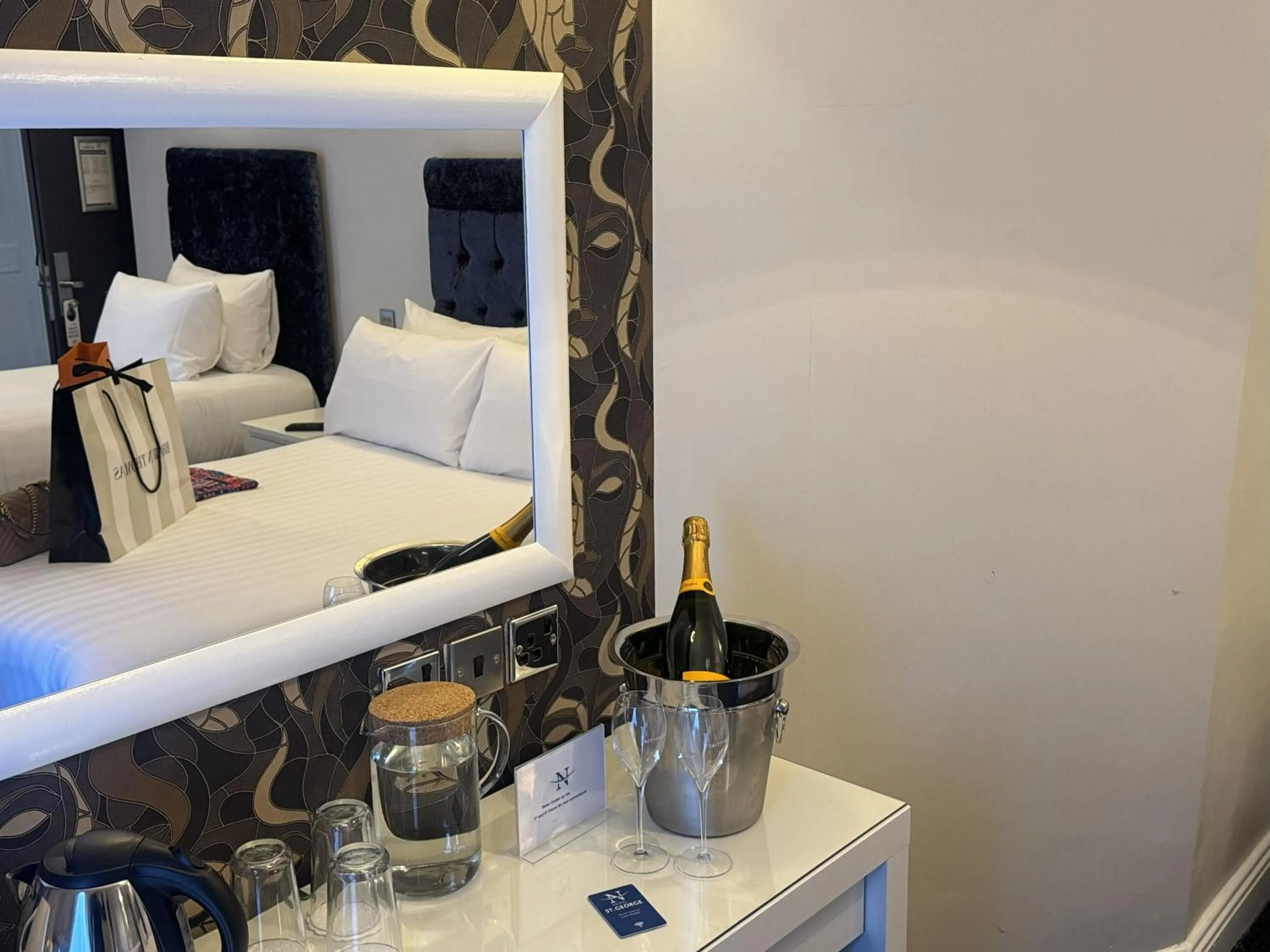 Bed in Hotel St George by Nina