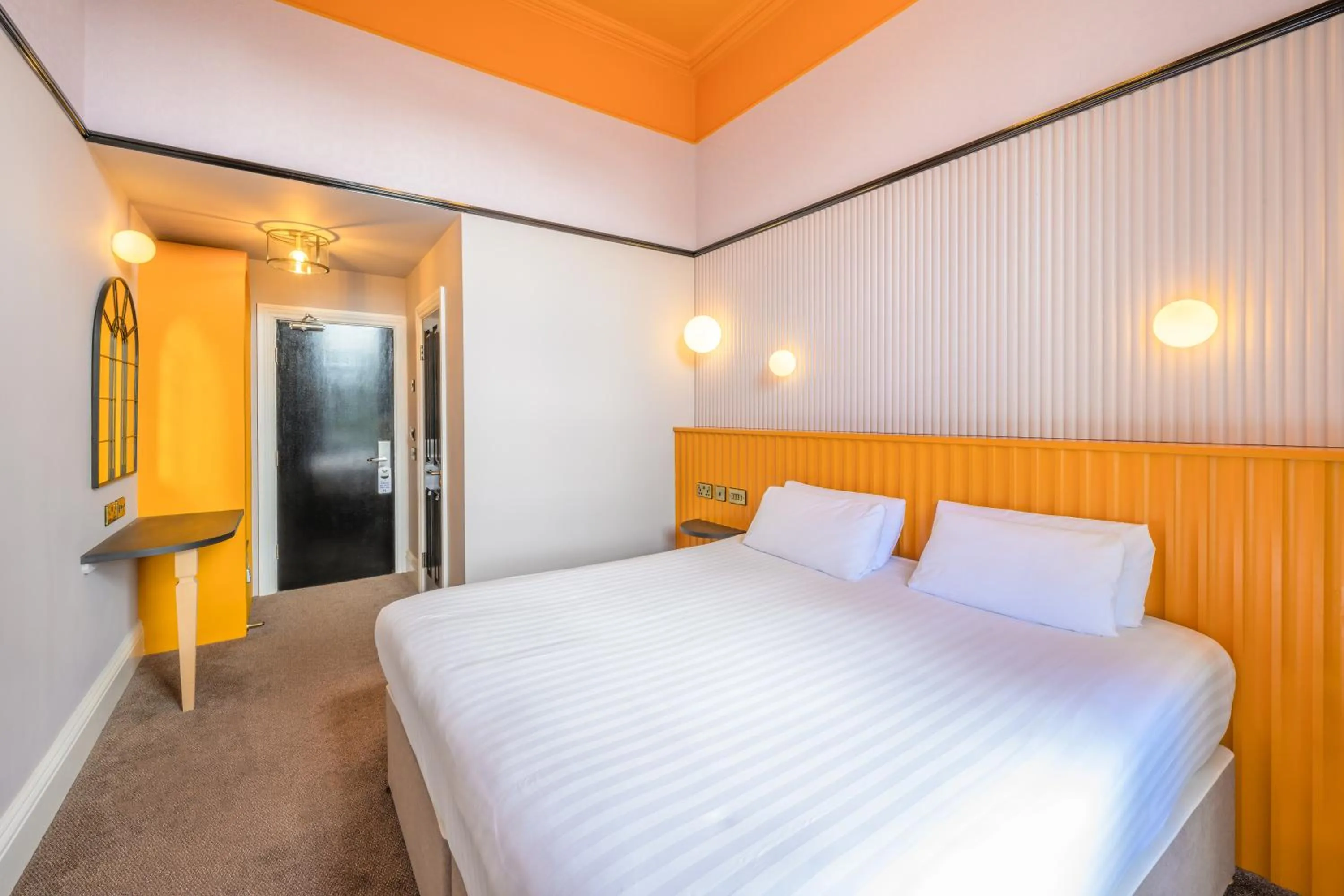 Bed in Hotel St George by Nina