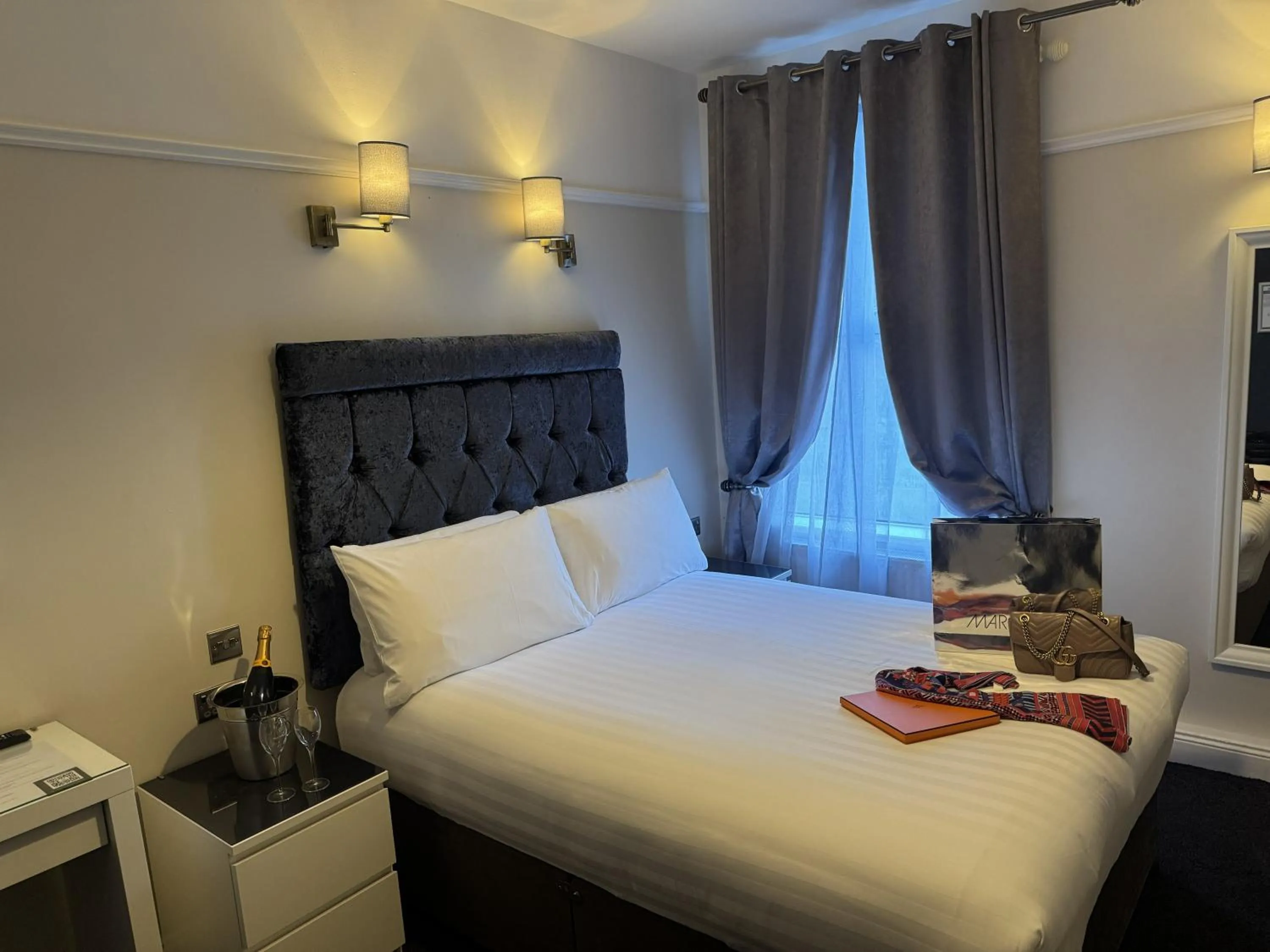 Bed in Hotel St George by Nina