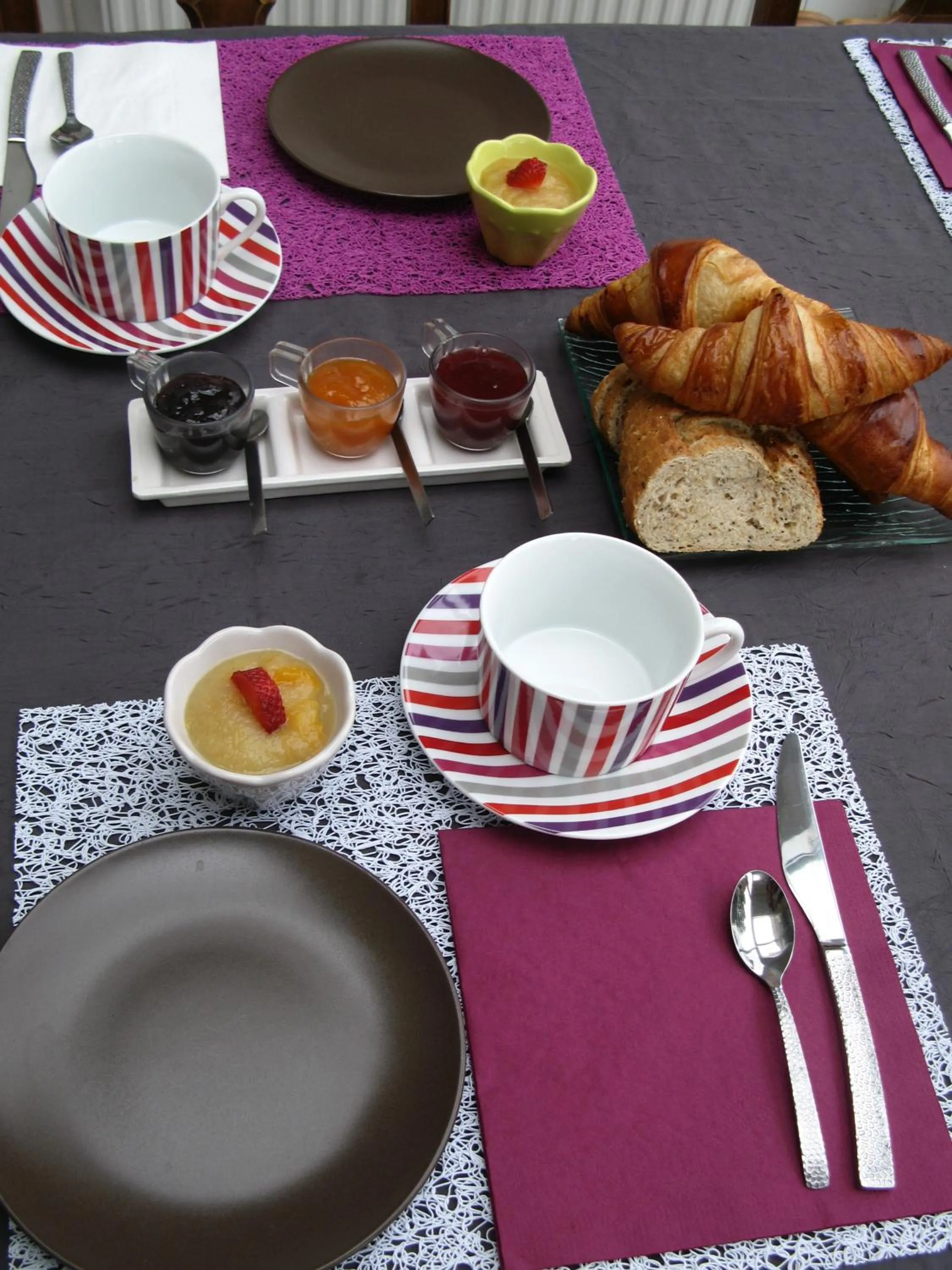 Continental breakfast in Les Chambres de l'Ile