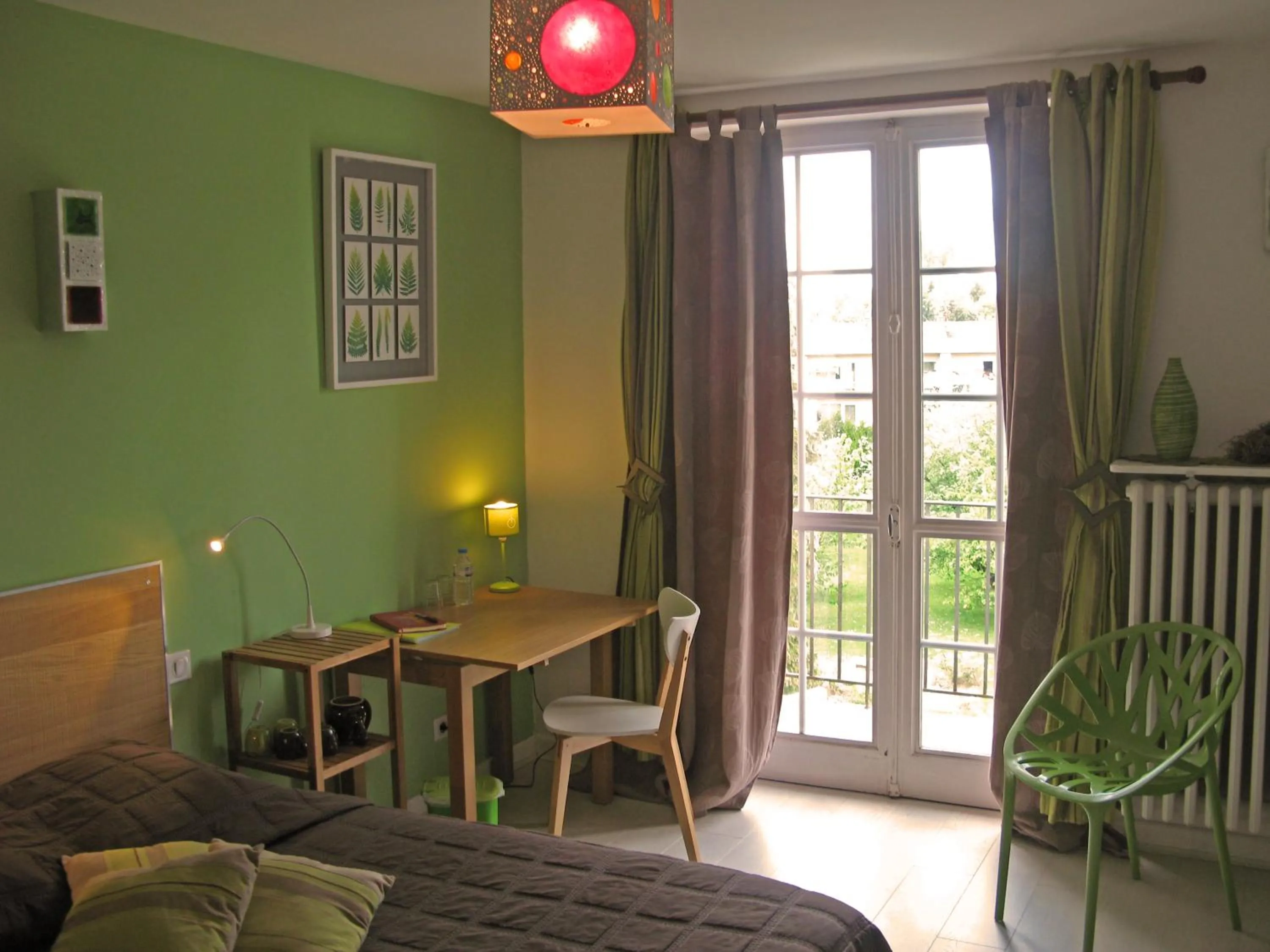 Day in Les Chambres de l'Ile