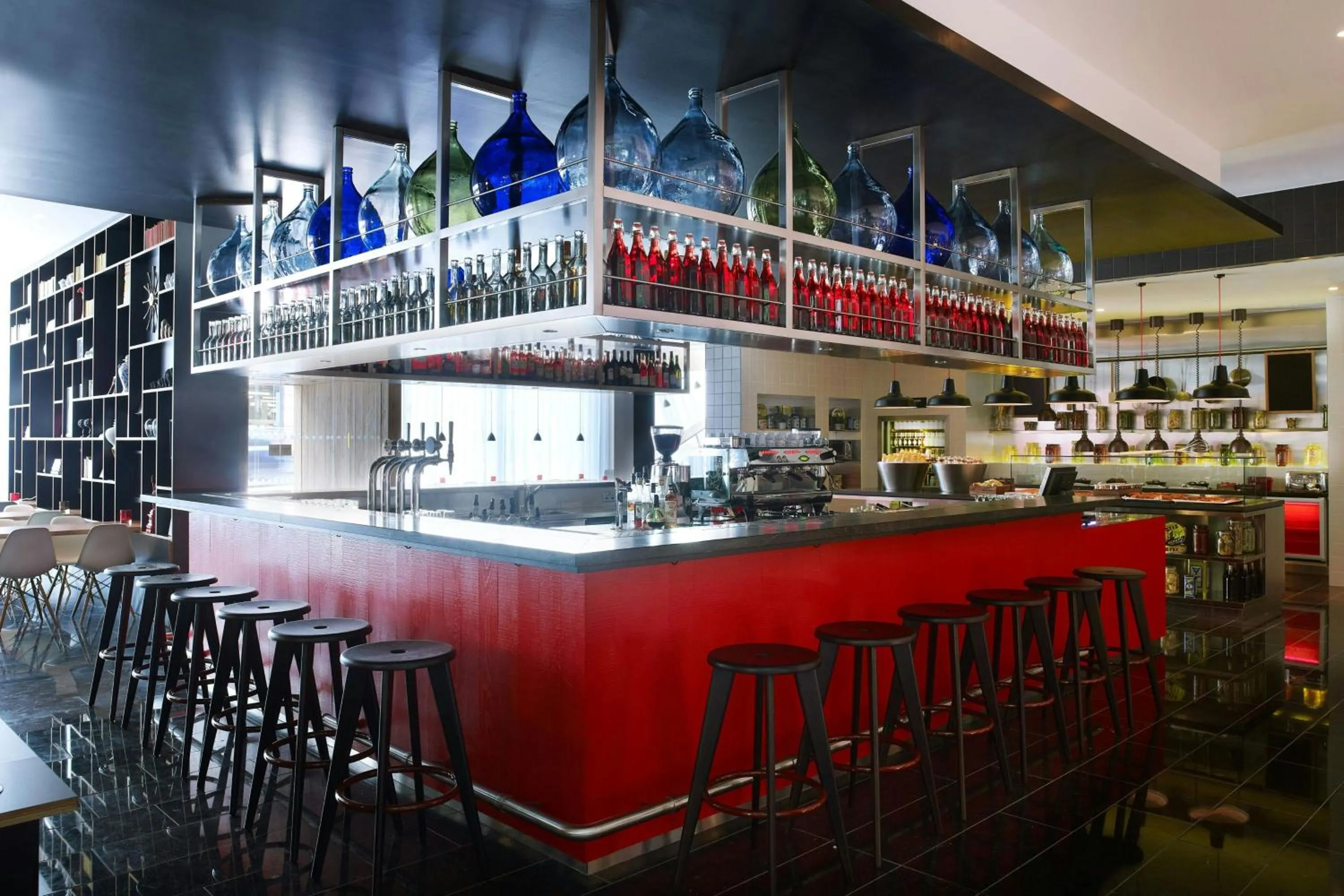 Restaurant/places to eat in citizenM London Bankside