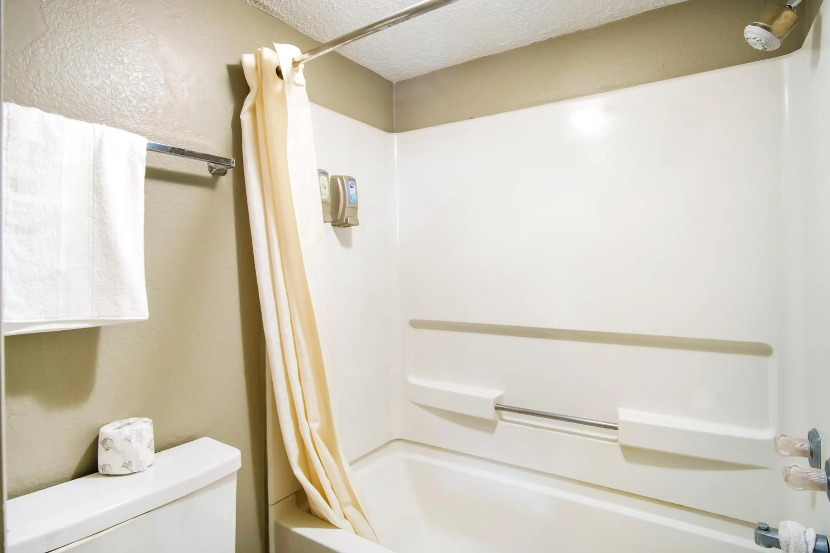 Bathroom in OYO Hotel Hutchinson West 4th Ave