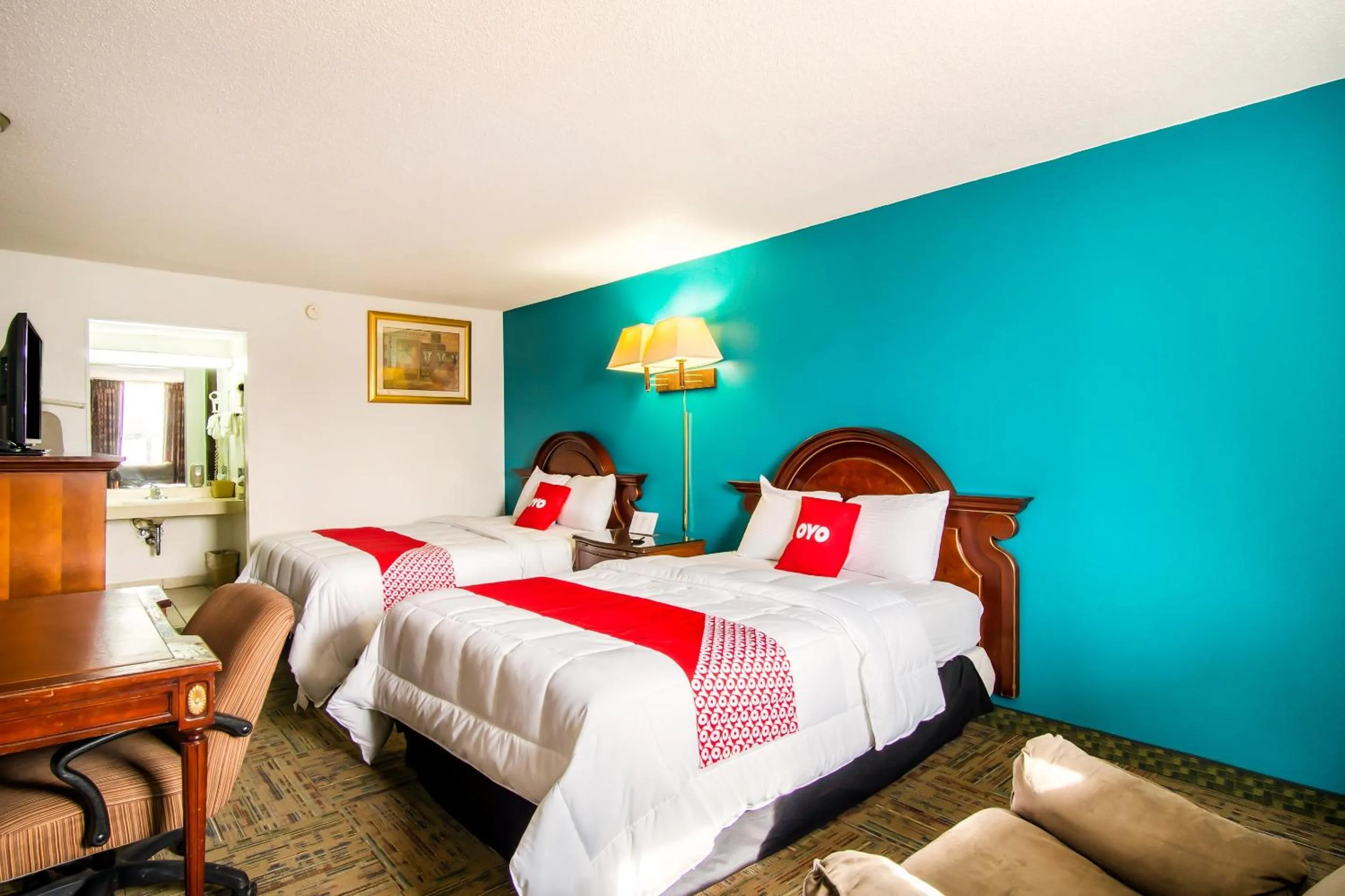 Bedroom, Bed in OYO Hotel Hutchinson West 4th Ave