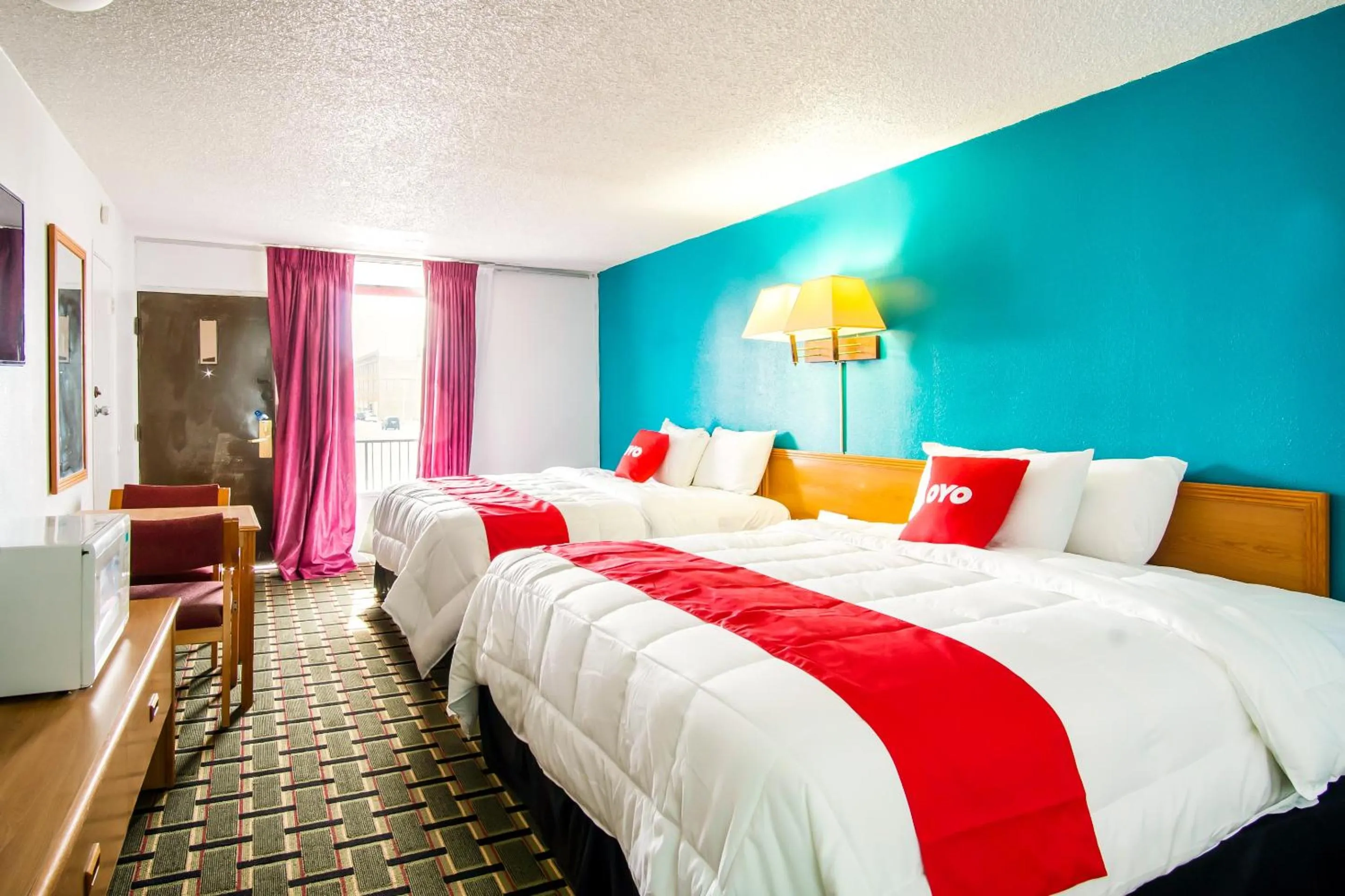 Bedroom, Bed in OYO Hotel Hutchinson West 4th Ave