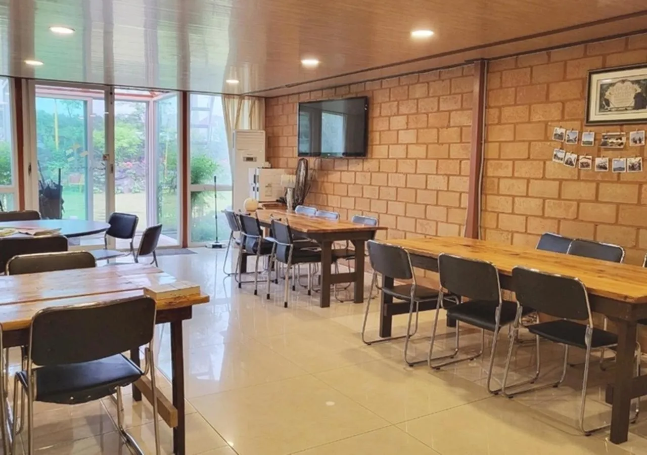Communal lounge/ TV room in Jeju Healing Resort