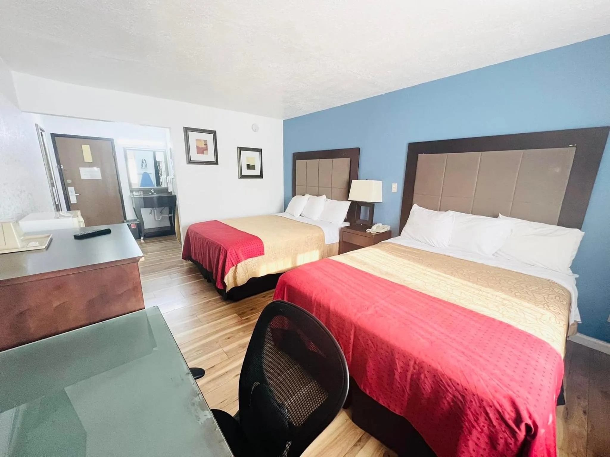 Bed in Super 8 by Wyndham Fort Scott