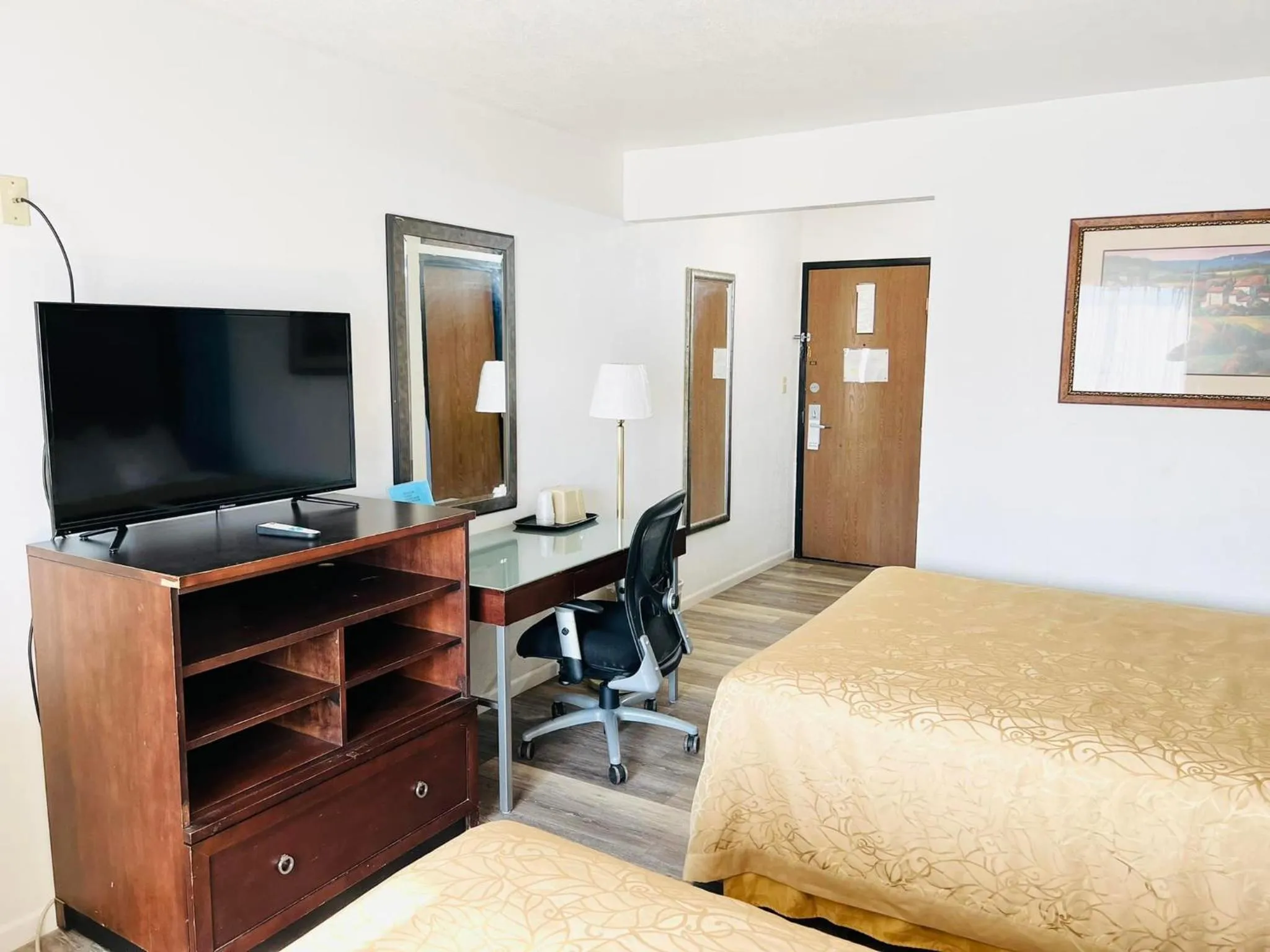 Bed in Super 8 by Wyndham Fort Scott