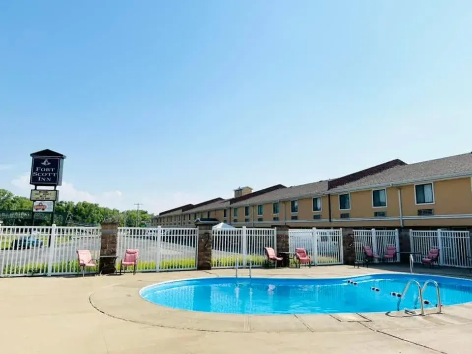 Property building in Super 8 by Wyndham Fort Scott Property building in Super 8 by Wyndham Fort Scott