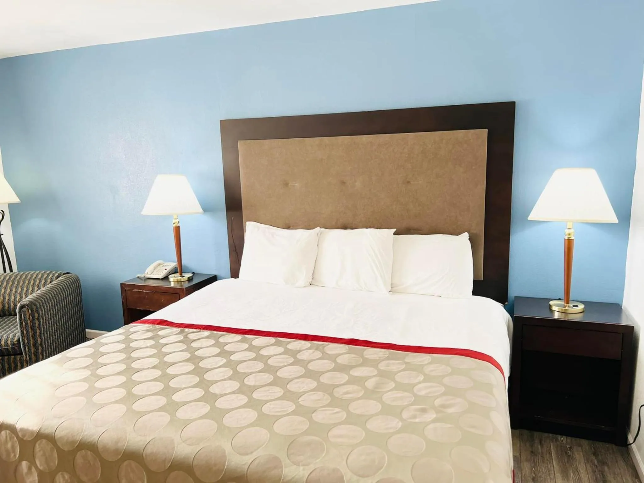 Bed in Super 8 by Wyndham Fort Scott