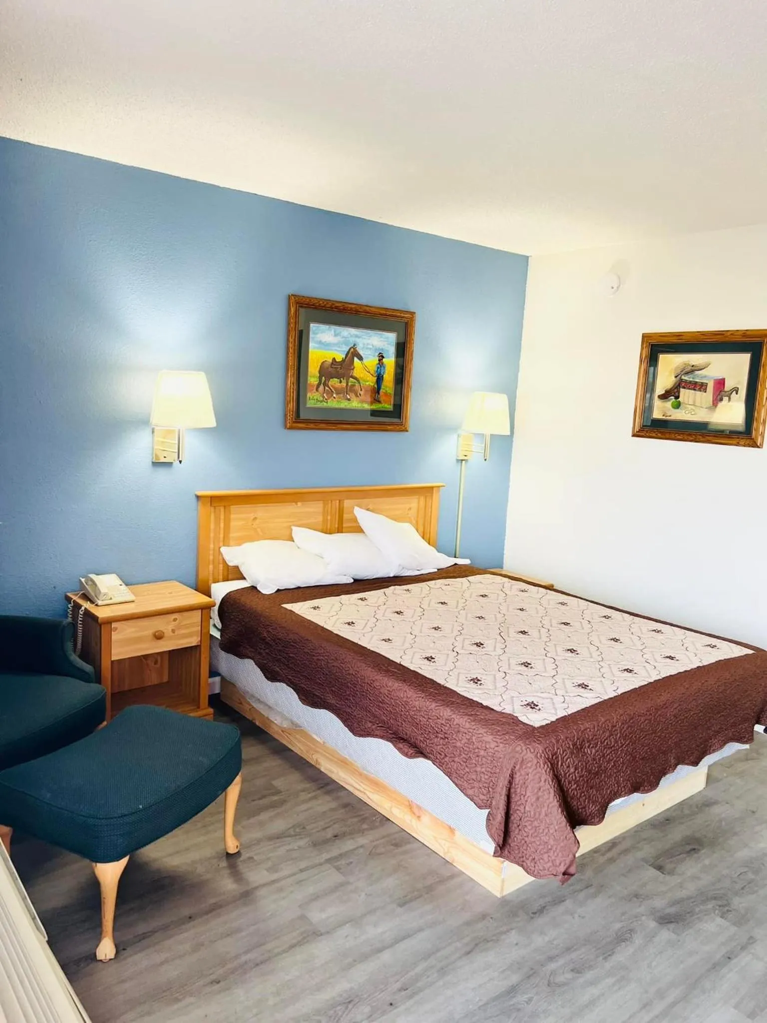 Bed in Super 8 by Wyndham Fort Scott