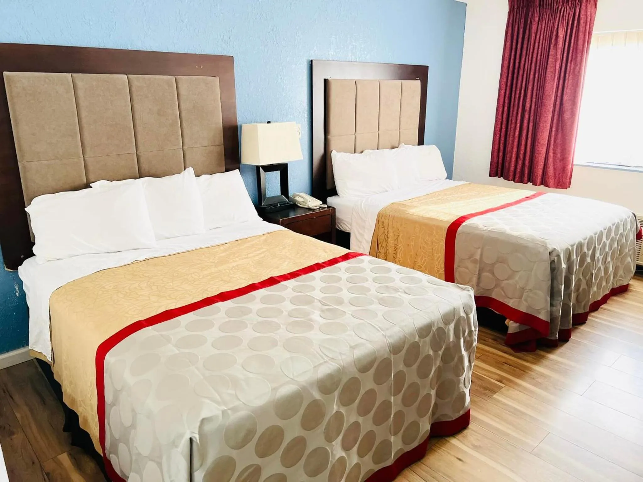 Bed in Super 8 by Wyndham Fort Scott