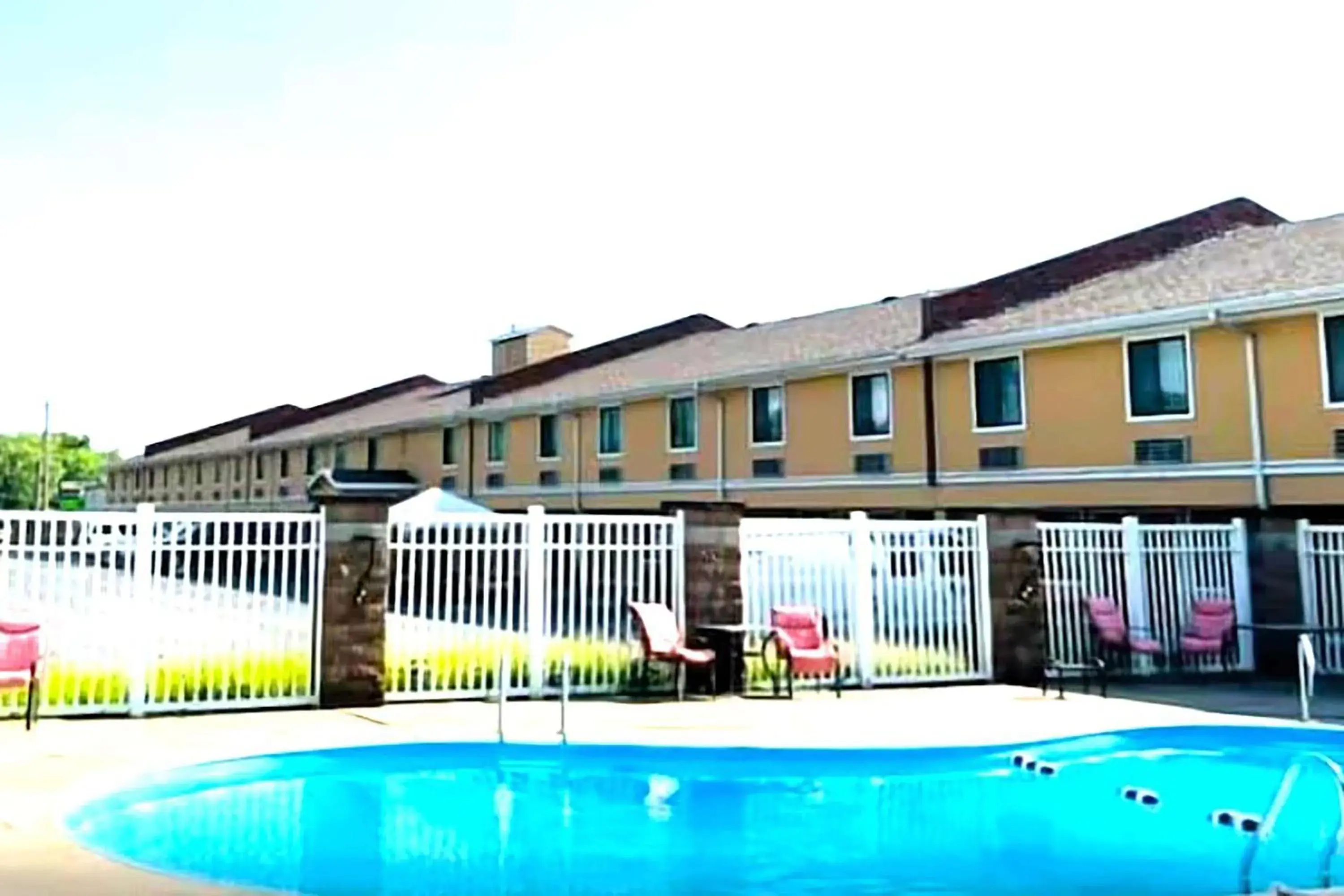 Pool view in Super 8 by Wyndham Fort Scott Pool view in Super 8 by Wyndham Fort Scott