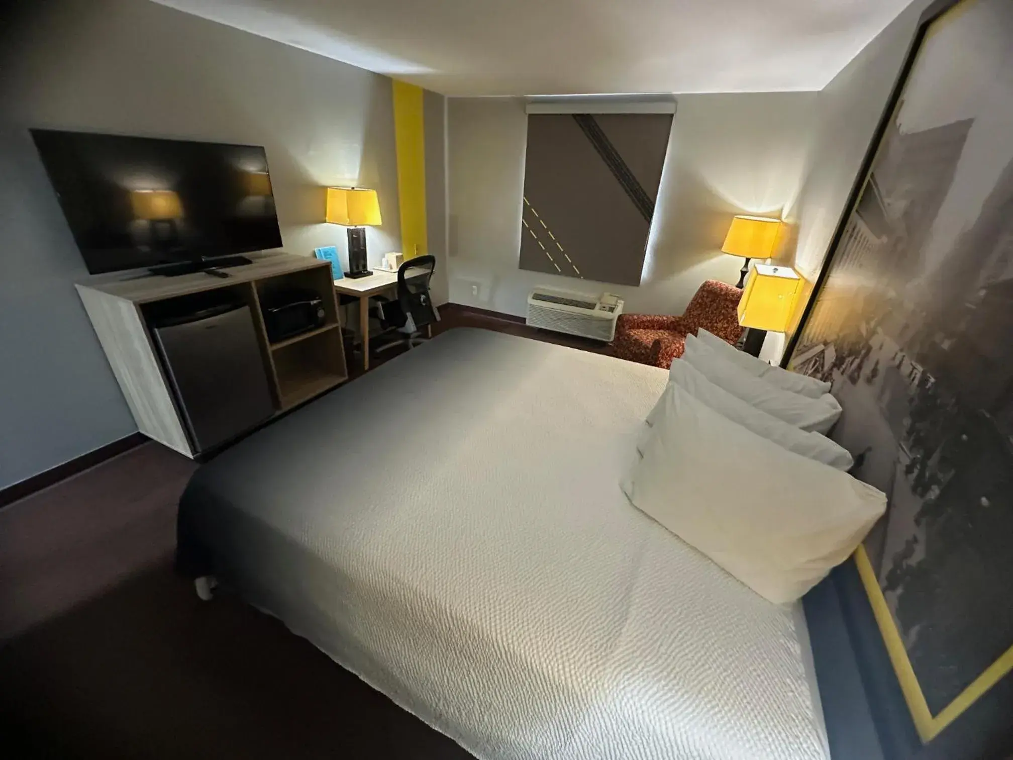 Photo of the whole room, Bed in Super 8 by Wyndham Fort Scott Photo of the whole room, Bed in Super 8 by Wyndham Fort Scott