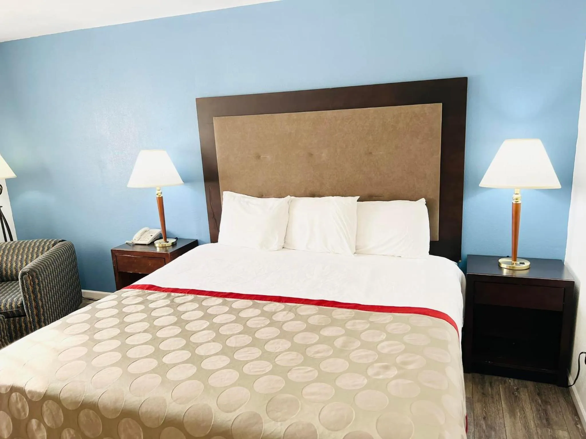 Bed in Super 8 by Wyndham Fort Scott