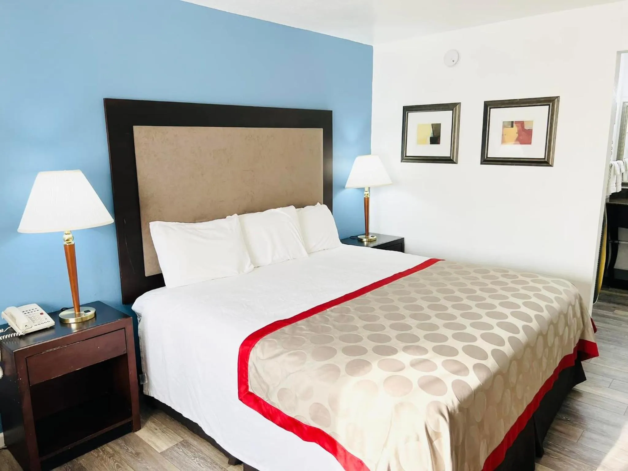 Bed in Super 8 by Wyndham Fort Scott