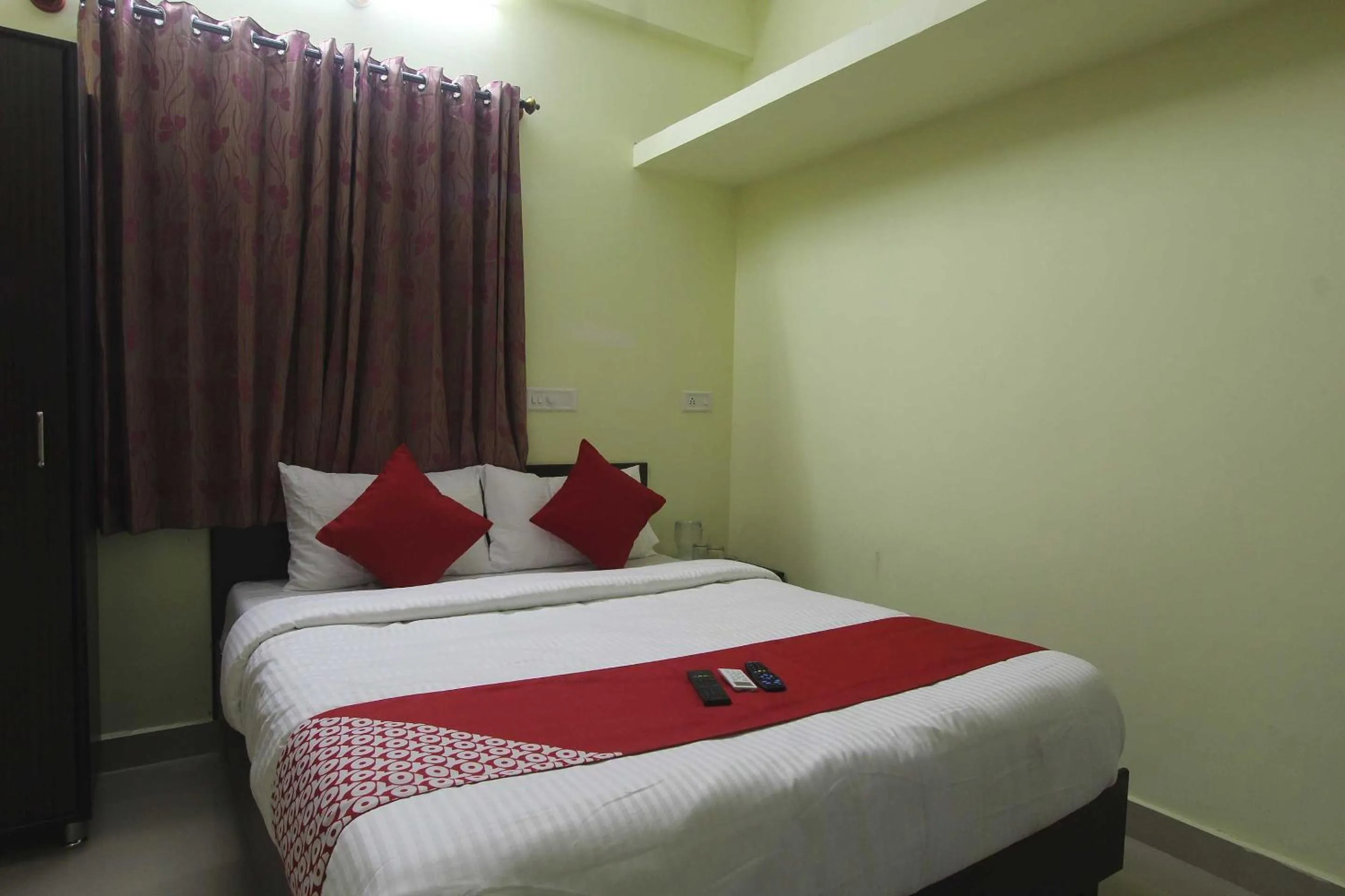Bedroom, Bed in Super Hotel O V R Residency Near Sri Amruth Chithra Mandira