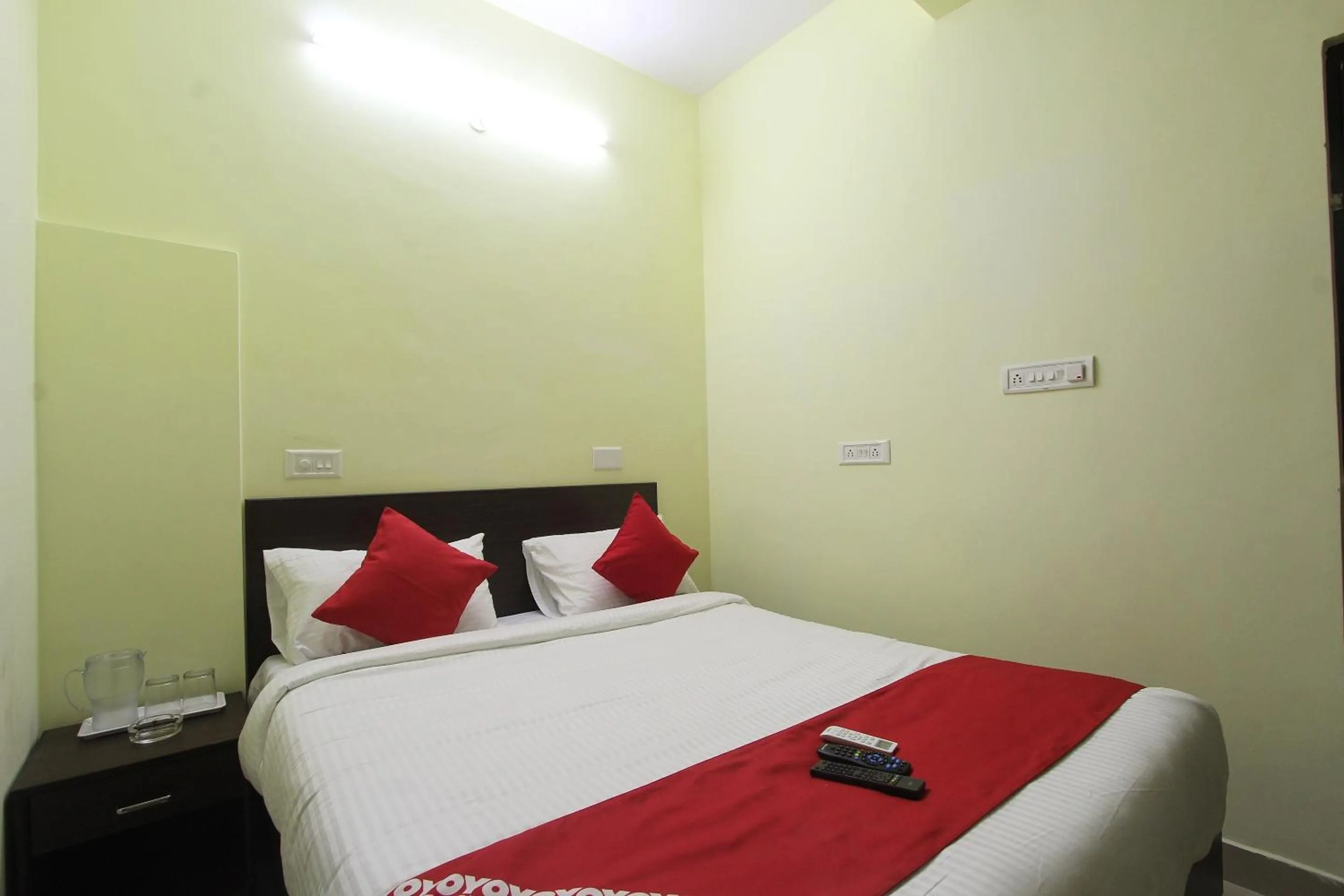 Bedroom, Bed in Super Hotel O V R Residency Near Sri Amruth Chithra Mandira