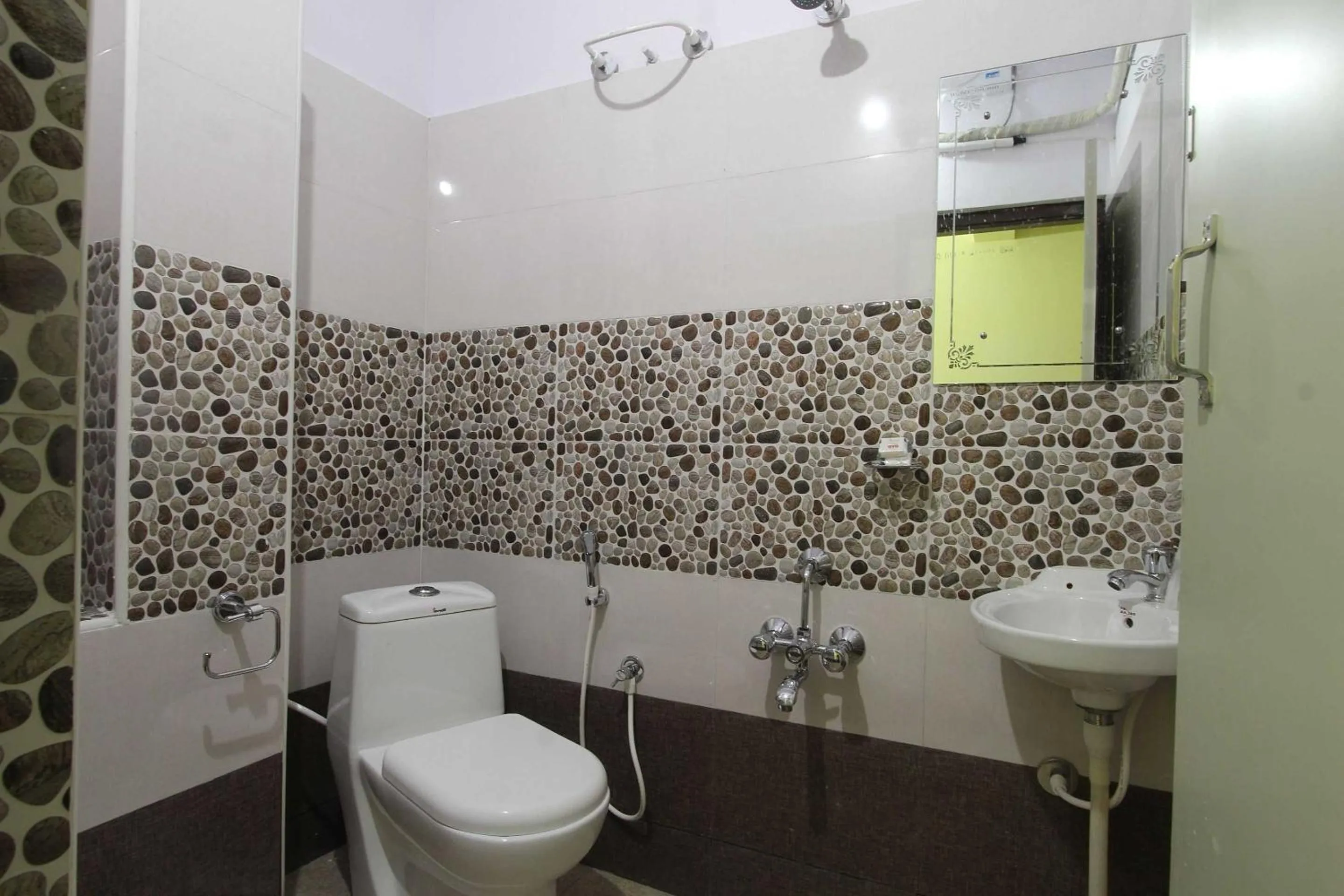 Bathroom in Super Hotel O V R Residency Near Sri Amruth Chithra Mandira