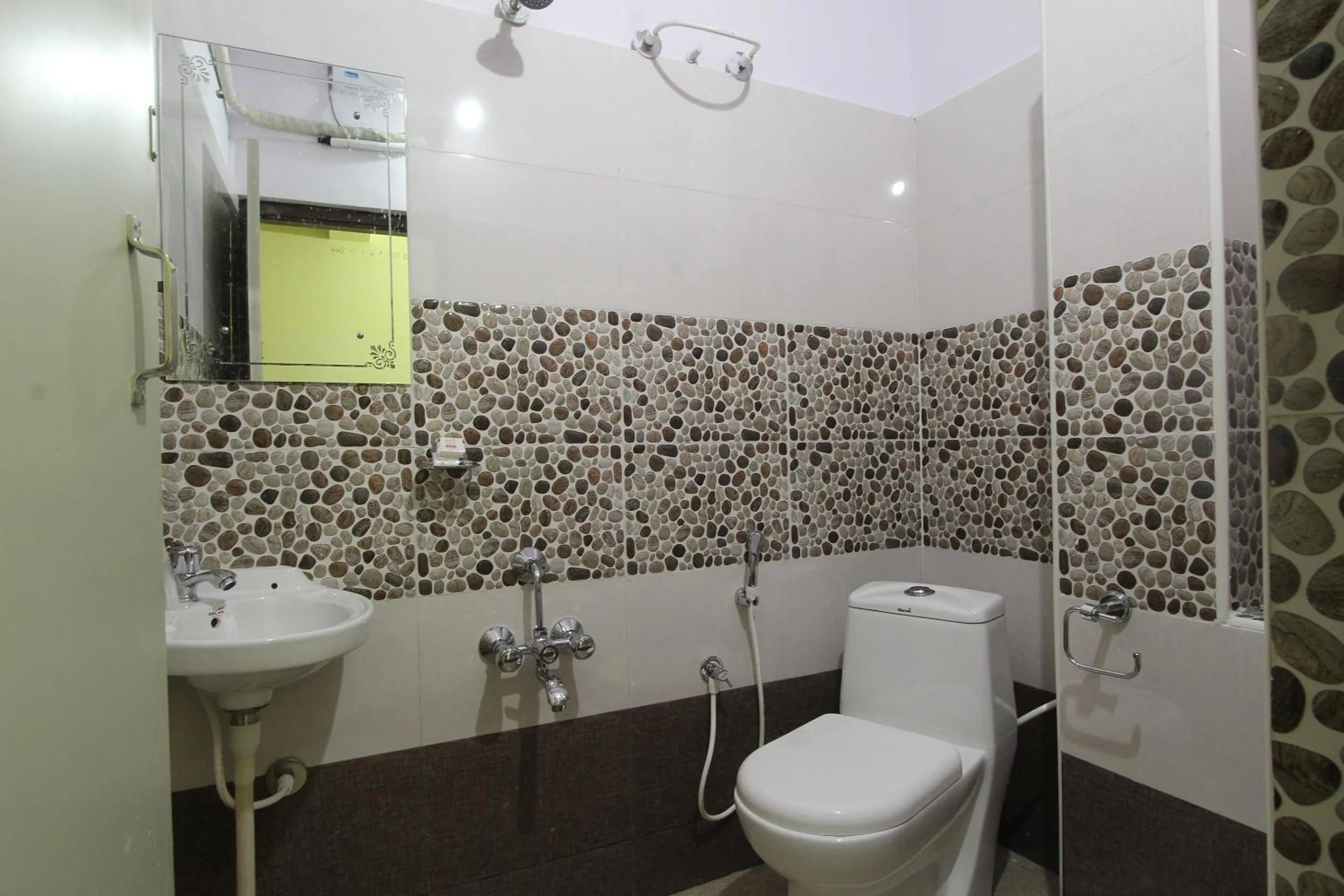 Bathroom in Super Hotel O V R Residency Near Sri Amruth Chithra Mandira