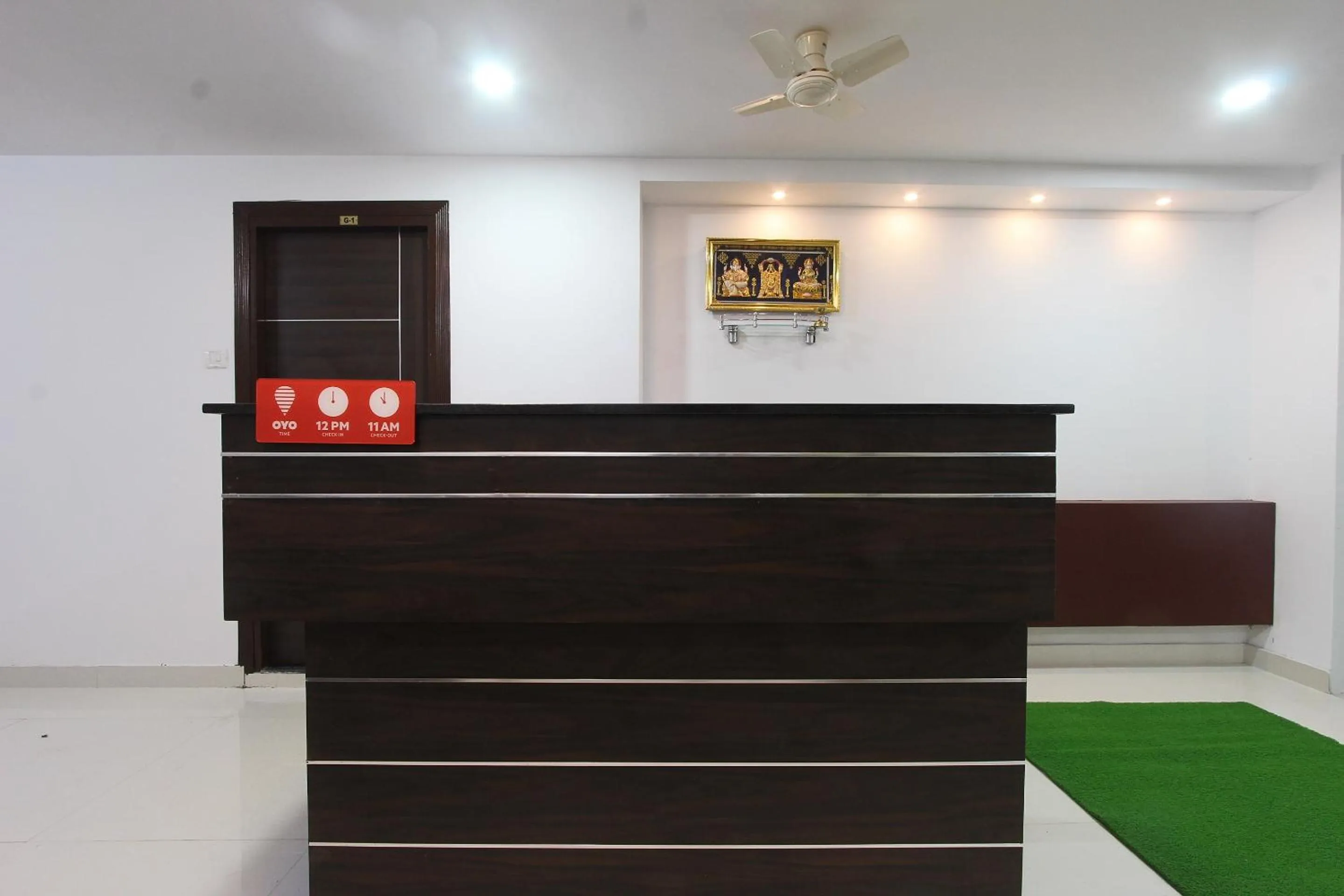Lobby or reception in Super Hotel O V R Residency Near Sri Amruth Chithra Mandira
