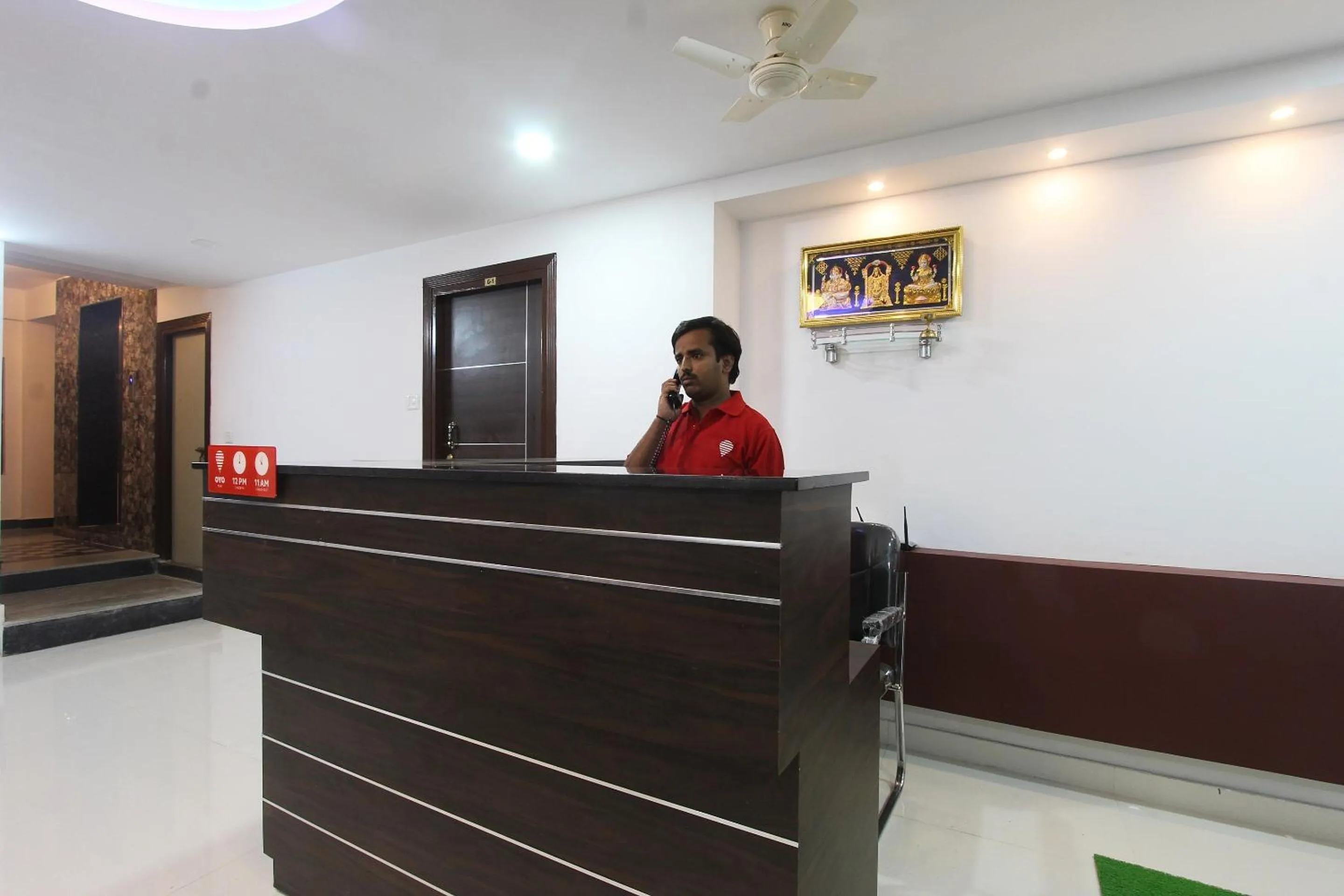Lobby or reception in Super Hotel O V R Residency Near Sri Amruth Chithra Mandira