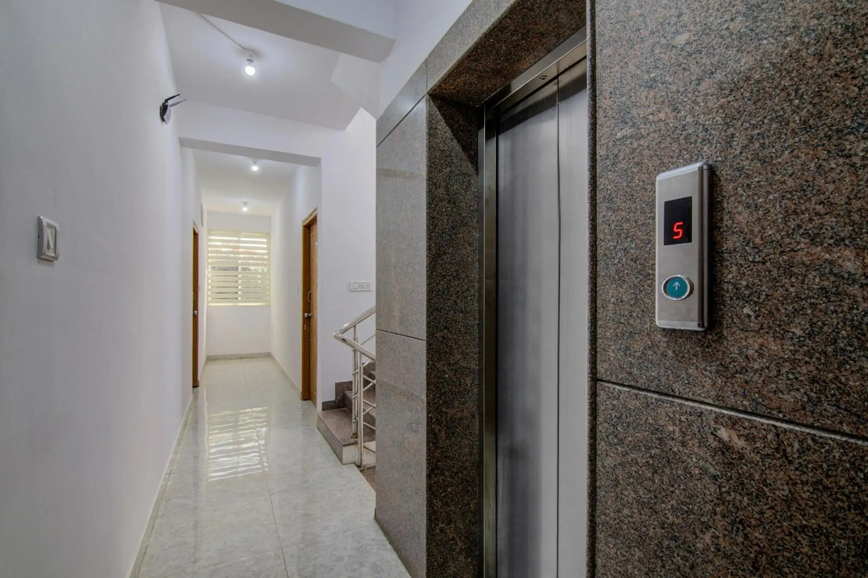 Lobby or reception in Super Hotel O Varcity Comforts Near St. John Medical College Lobby or reception in Super Hotel O Varcity Comforts Near St. John Medical College