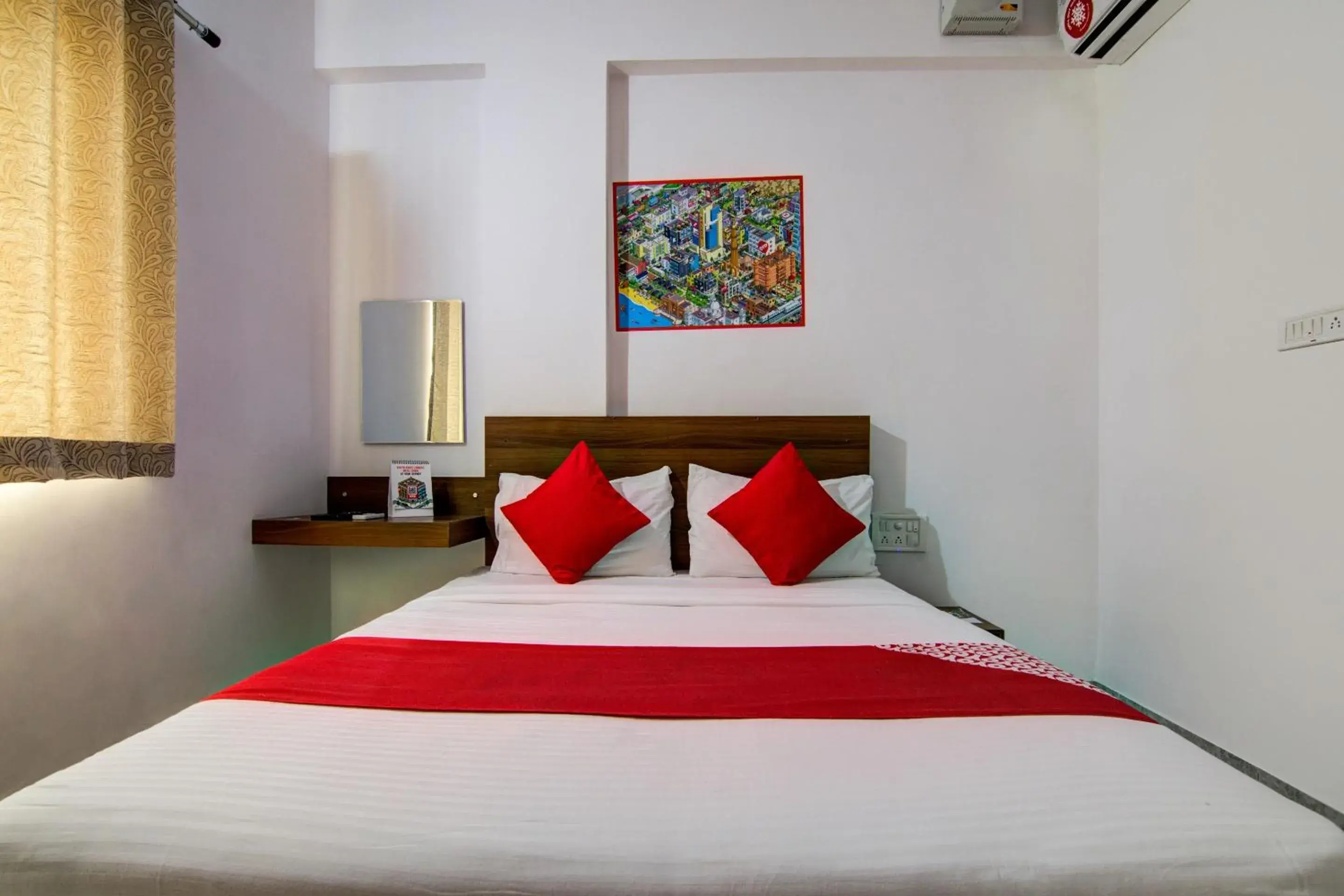 Bedroom, Bed in Super Hotel O Varcity Comforts Near St. John Medical College Bedroom, Bed in Super Hotel O Varcity Comforts Near St. John Medical College