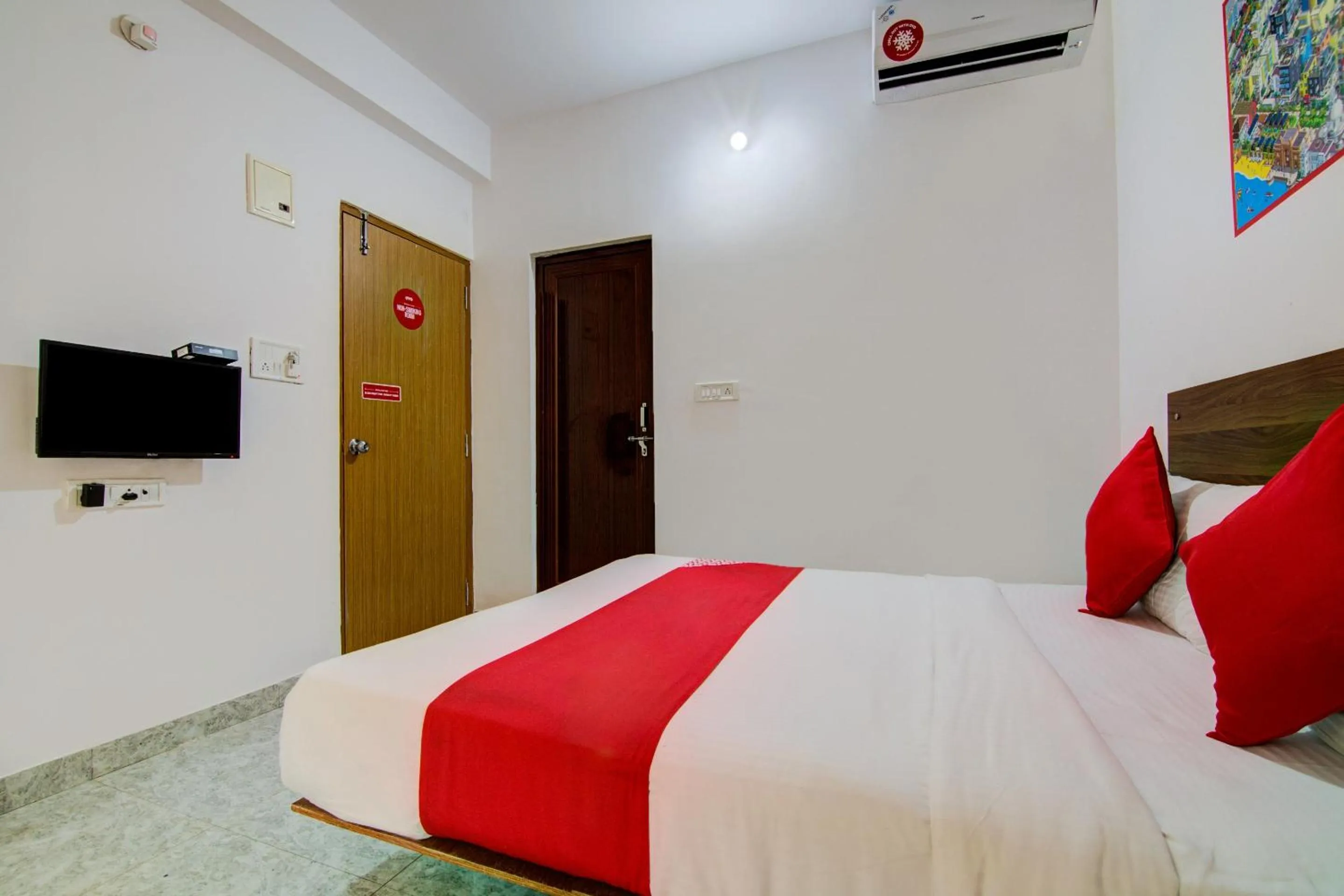 Bedroom, Bed in Super Hotel O Varcity Comforts Near St. John Medical College