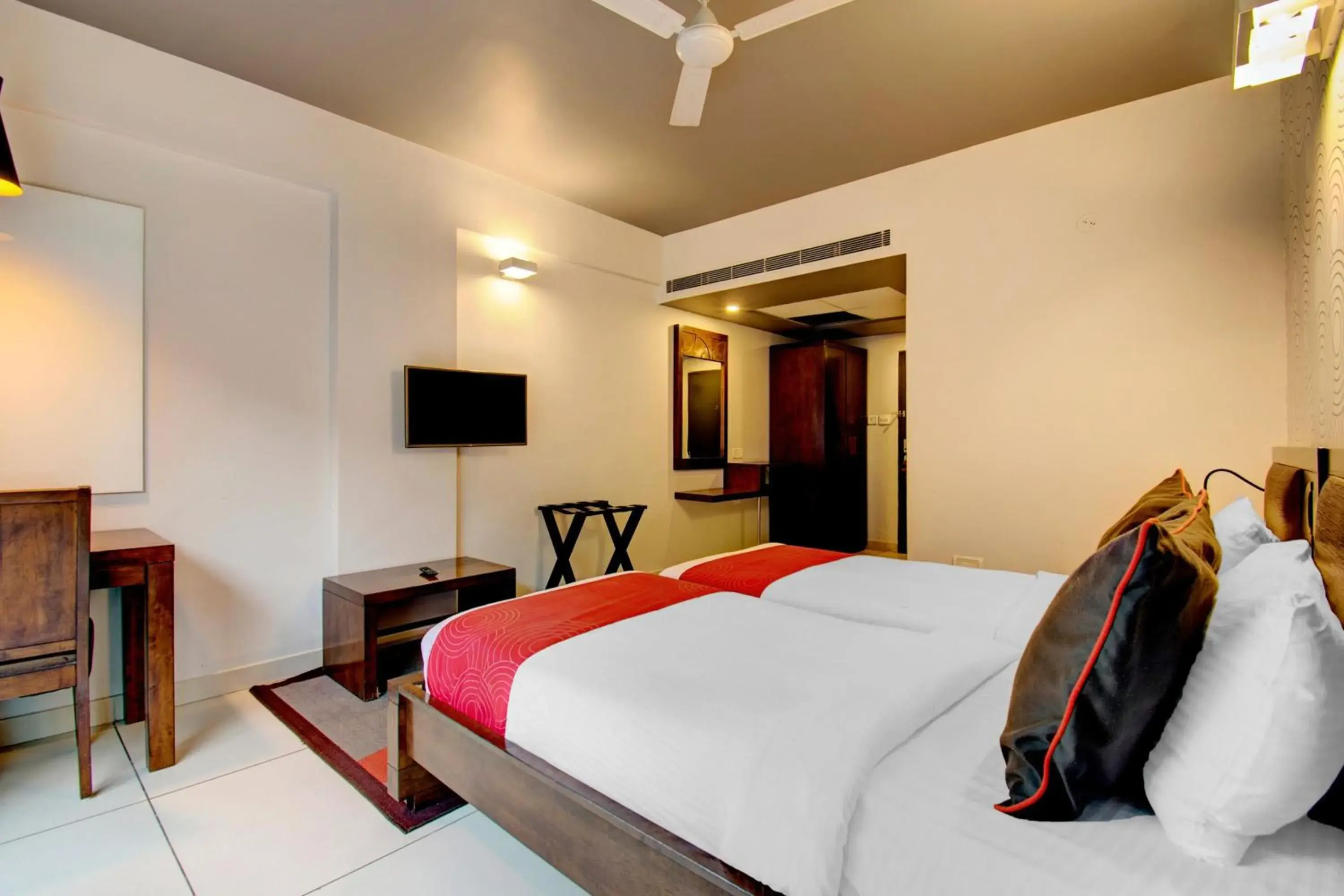 Bedroom, Bed in Super Townhouse Ulsoor Bedroom, Bed in Super Townhouse Ulsoor