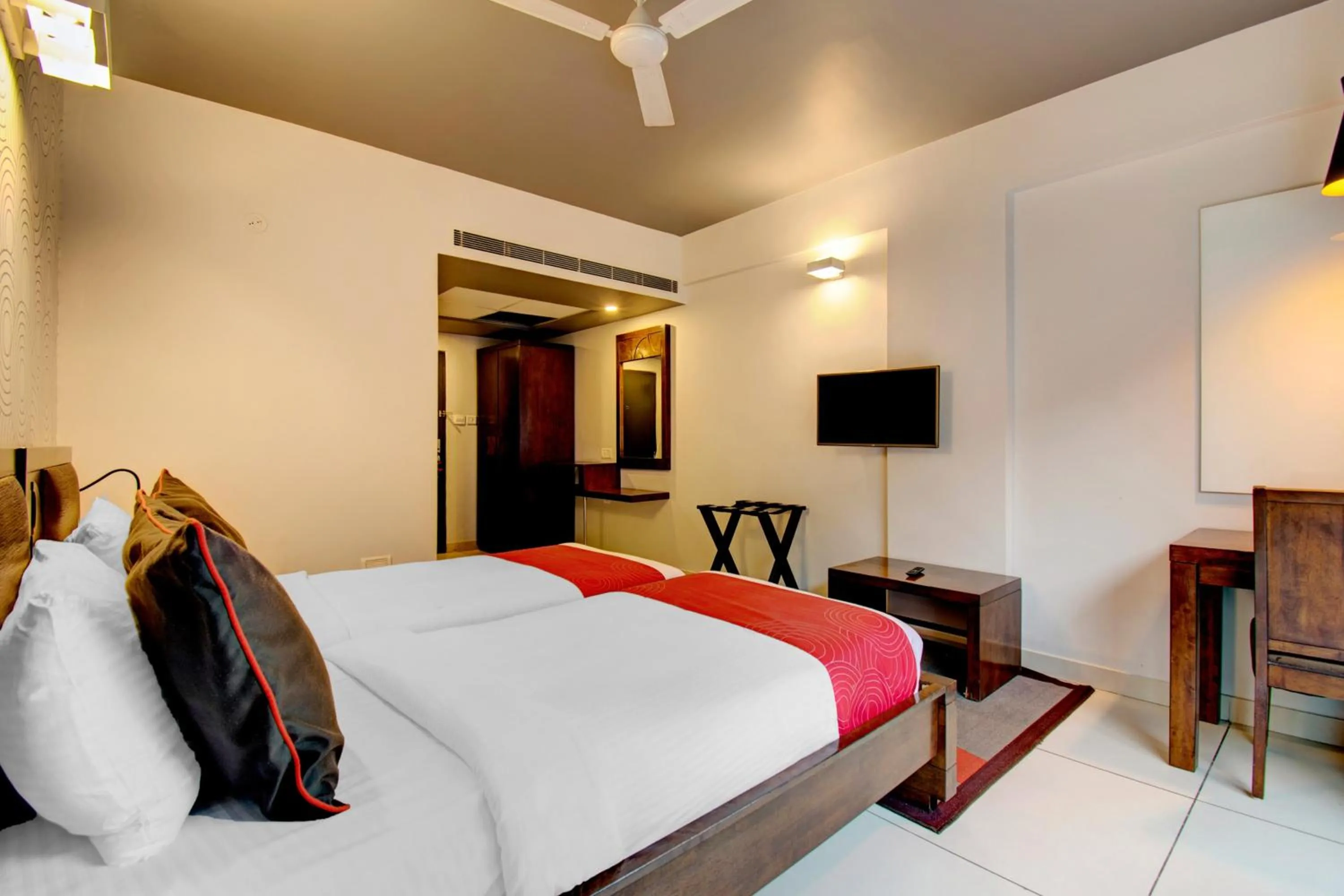 Bedroom, Bed in Super Townhouse Ulsoor