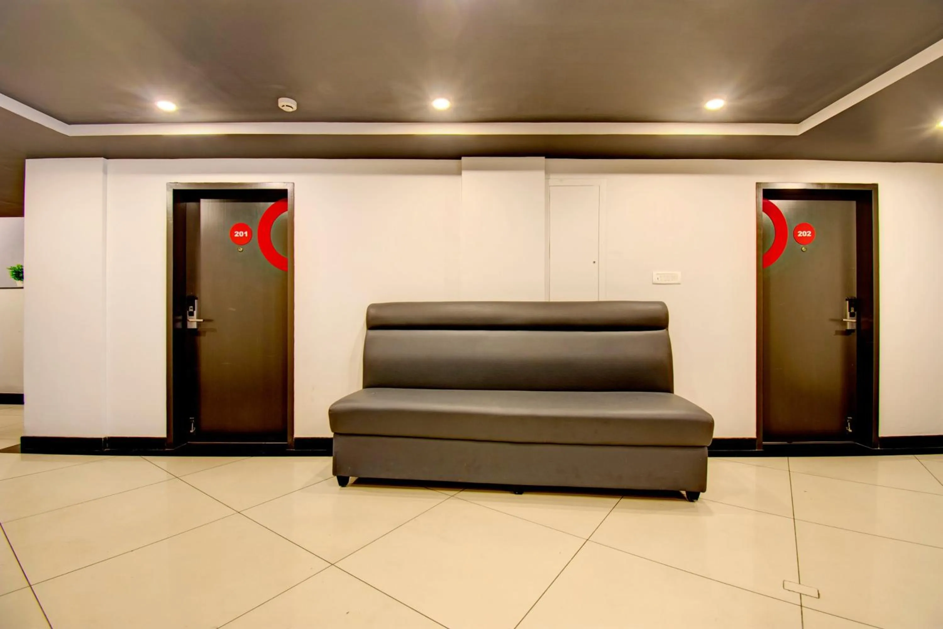 Lobby or reception in Super Townhouse Ulsoor