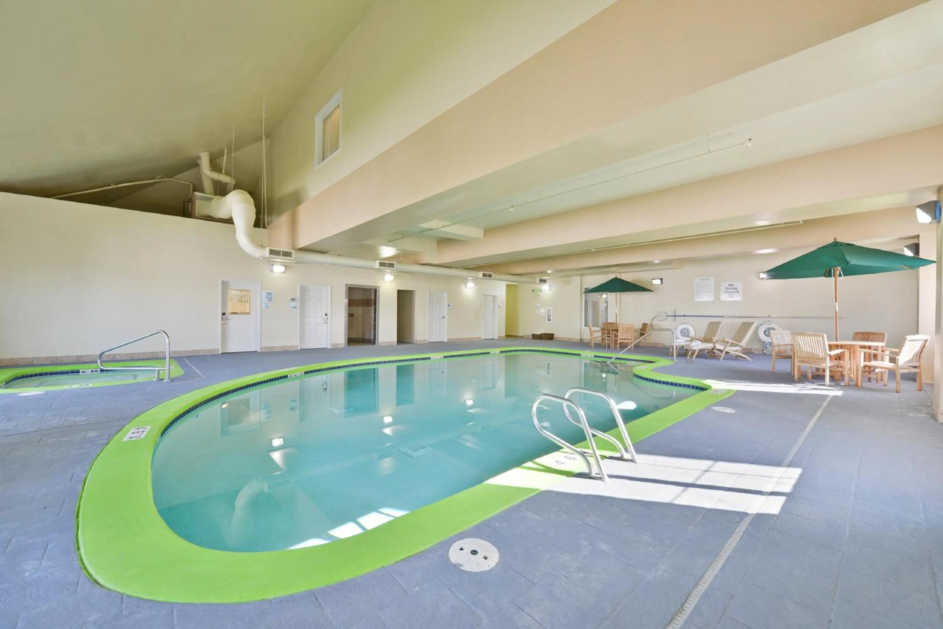 Swimming pool in Holiday Inn Express & Suites Tacoma South - Lakewood by IHG