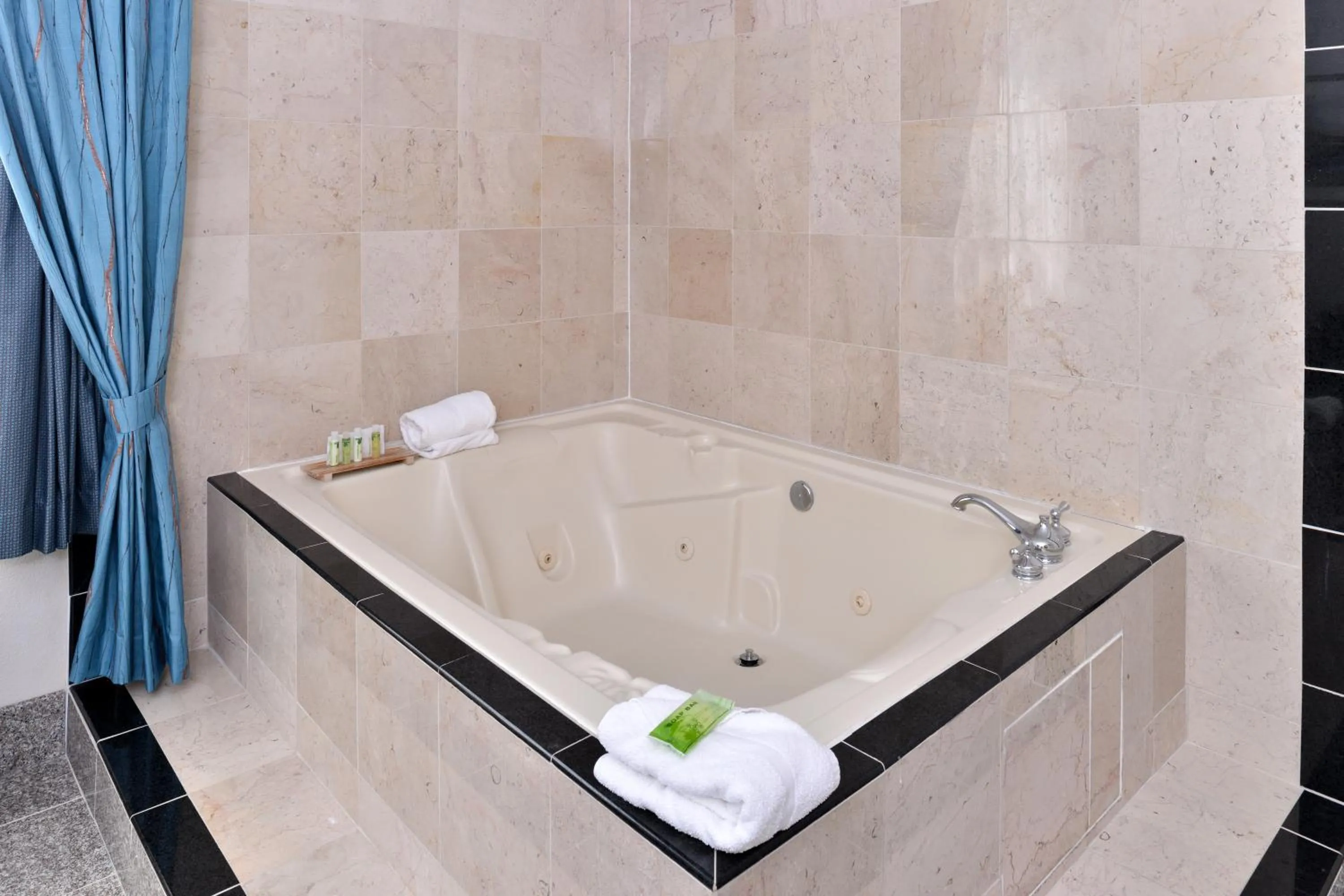 Bathroom in Holiday Inn Express & Suites Tacoma South - Lakewood by IHG