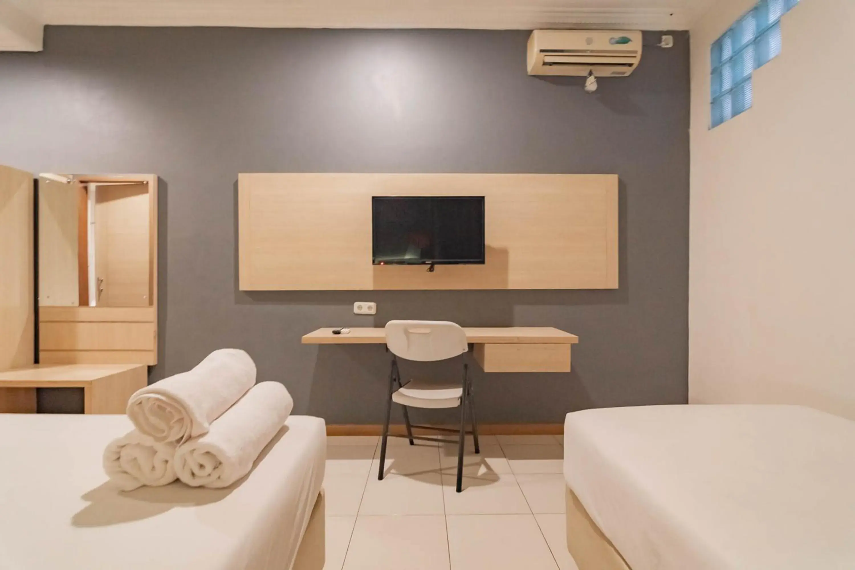 Bed in RedDoorz At Hotel Arimbi Dewi Sartika Baru Bed in RedDoorz At Hotel Arimbi Dewi Sartika Baru