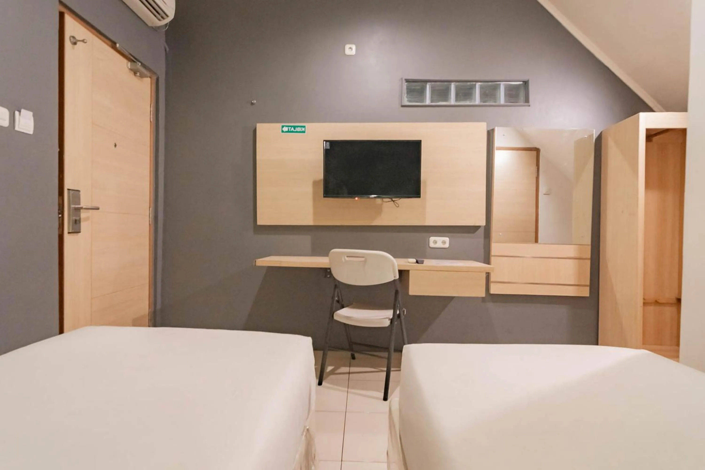 Bed in RedDoorz At Hotel Arimbi Dewi Sartika Baru