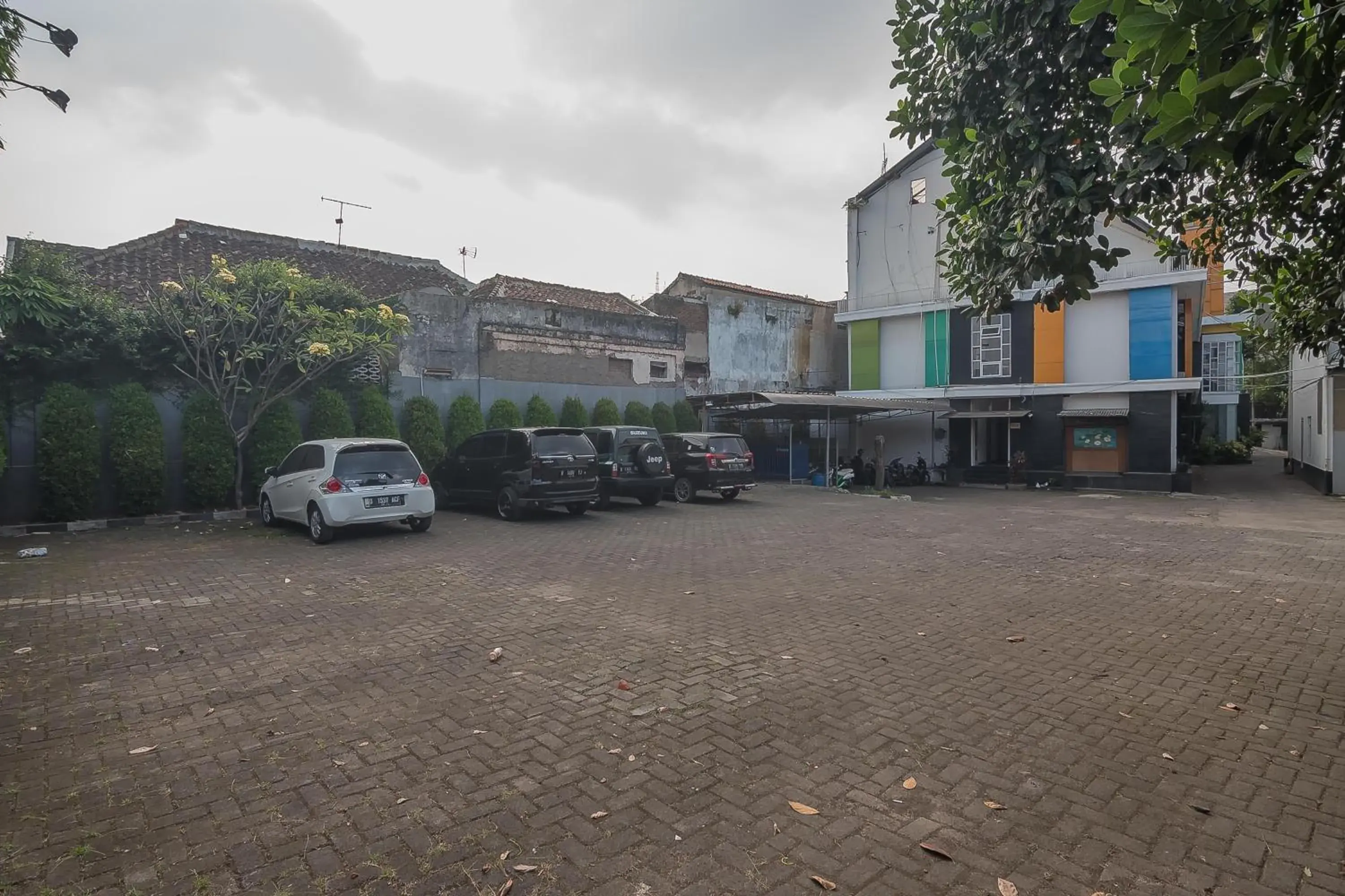 Property building in RedDoorz At Hotel Arimbi Dewi Sartika Baru Property building in RedDoorz At Hotel Arimbi Dewi Sartika Baru