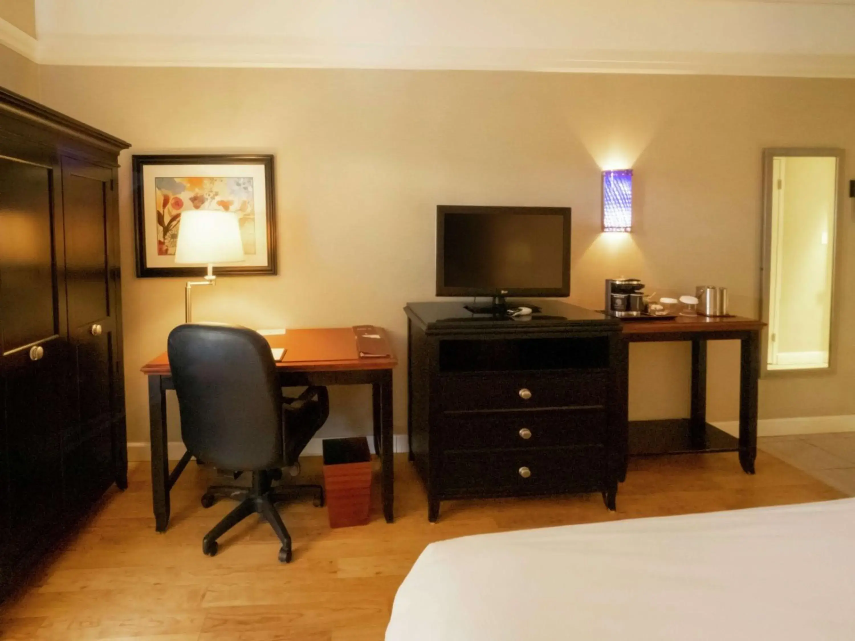 Bedroom, Bed in DoubleTree by Hilton Buffalo-Amherst Bedroom, Bed in DoubleTree by Hilton Buffalo-Amherst