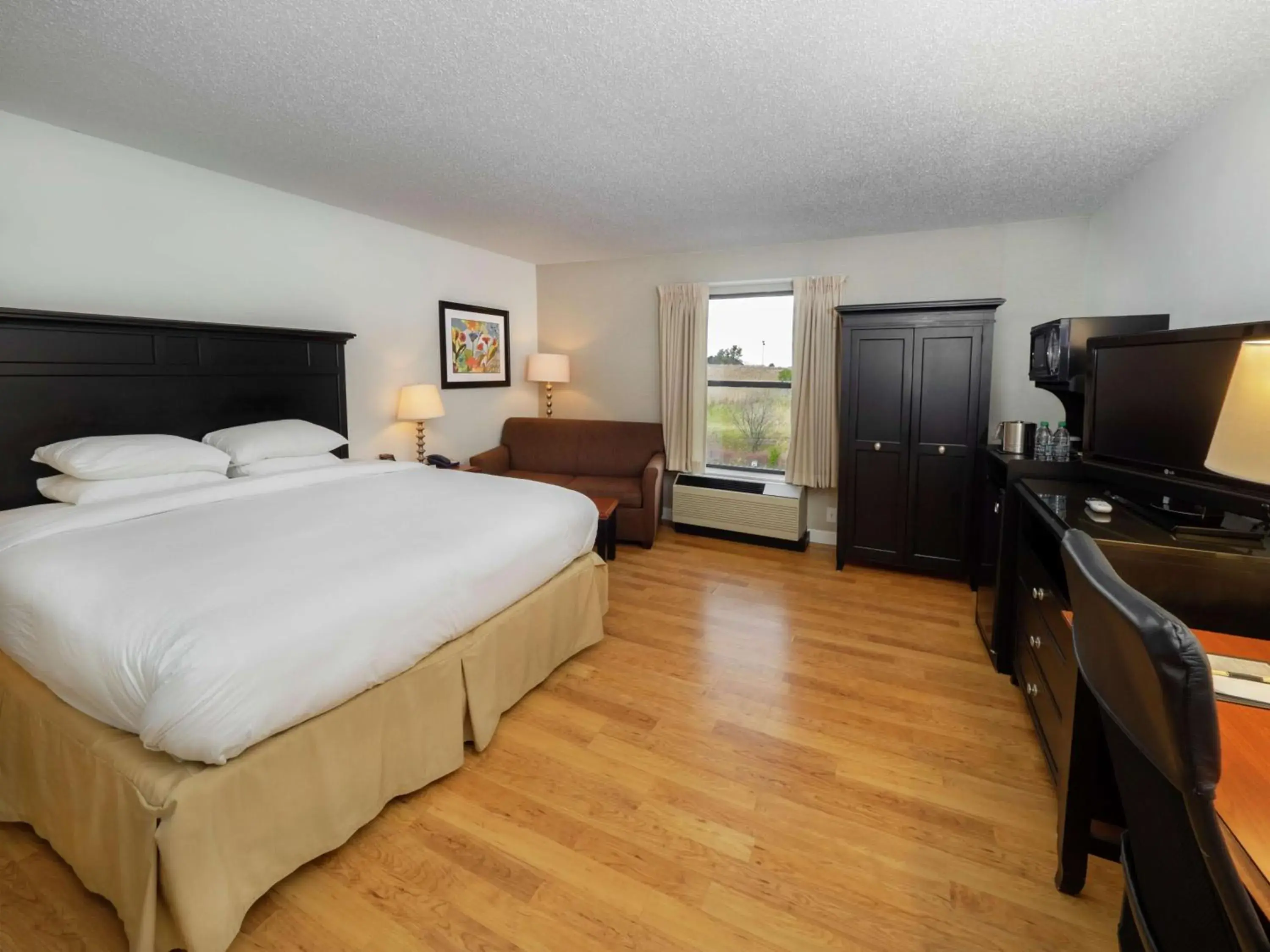 Bed in DoubleTree by Hilton Buffalo-Amherst Bed in DoubleTree by Hilton Buffalo-Amherst