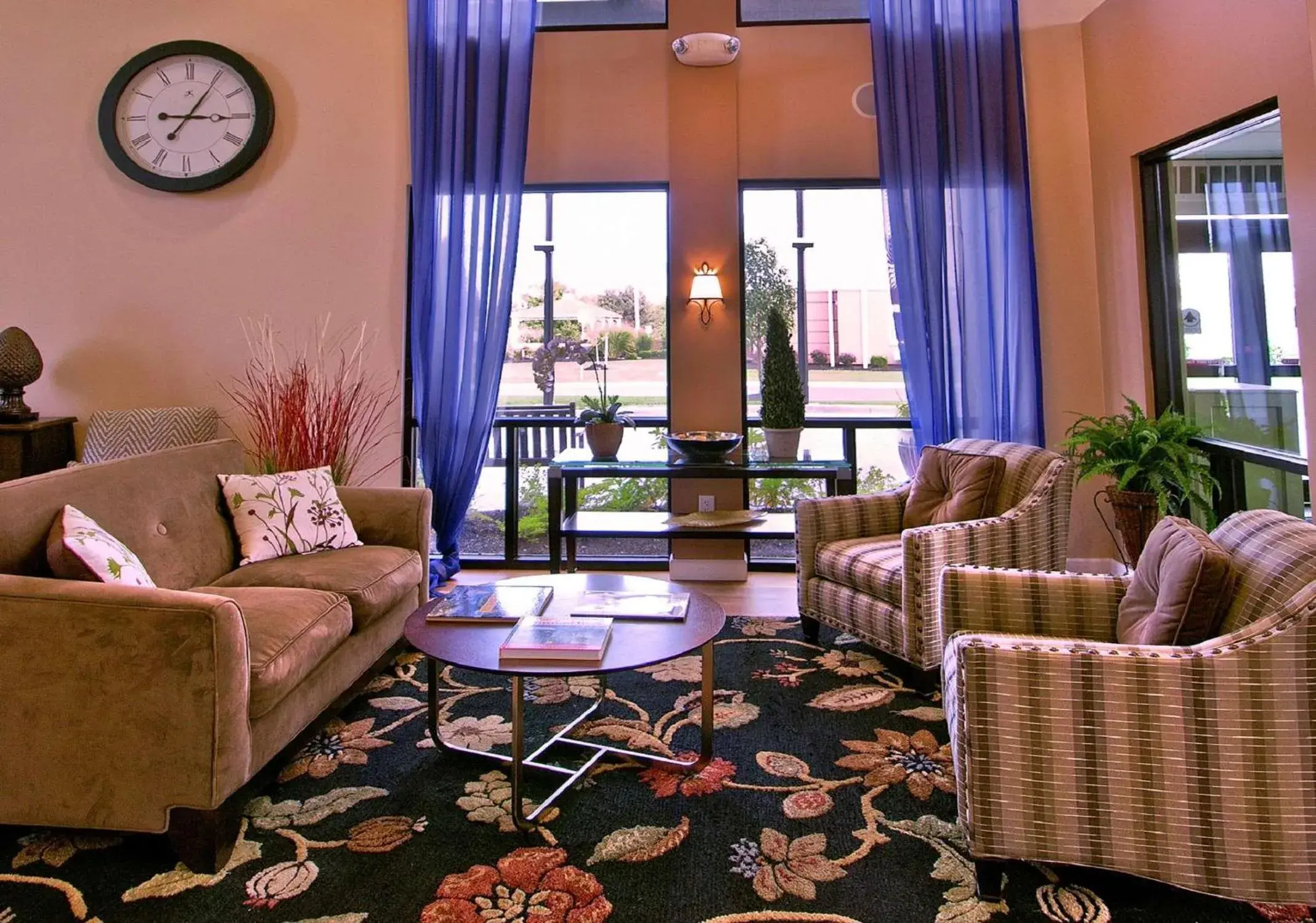 Lobby or reception in DoubleTree by Hilton Buffalo-Amherst Lobby or reception in DoubleTree by Hilton Buffalo-Amherst