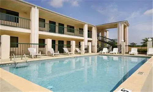 Property building in Days Inn by Wyndham Enterprise Property building in Days Inn by Wyndham Enterprise