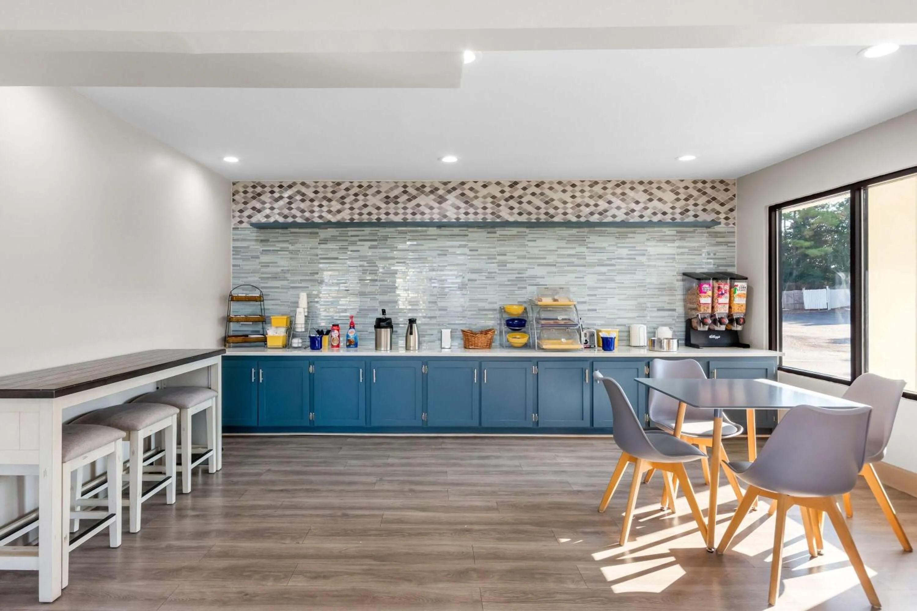 Restaurant/places to eat in Days Inn by Wyndham Enterprise